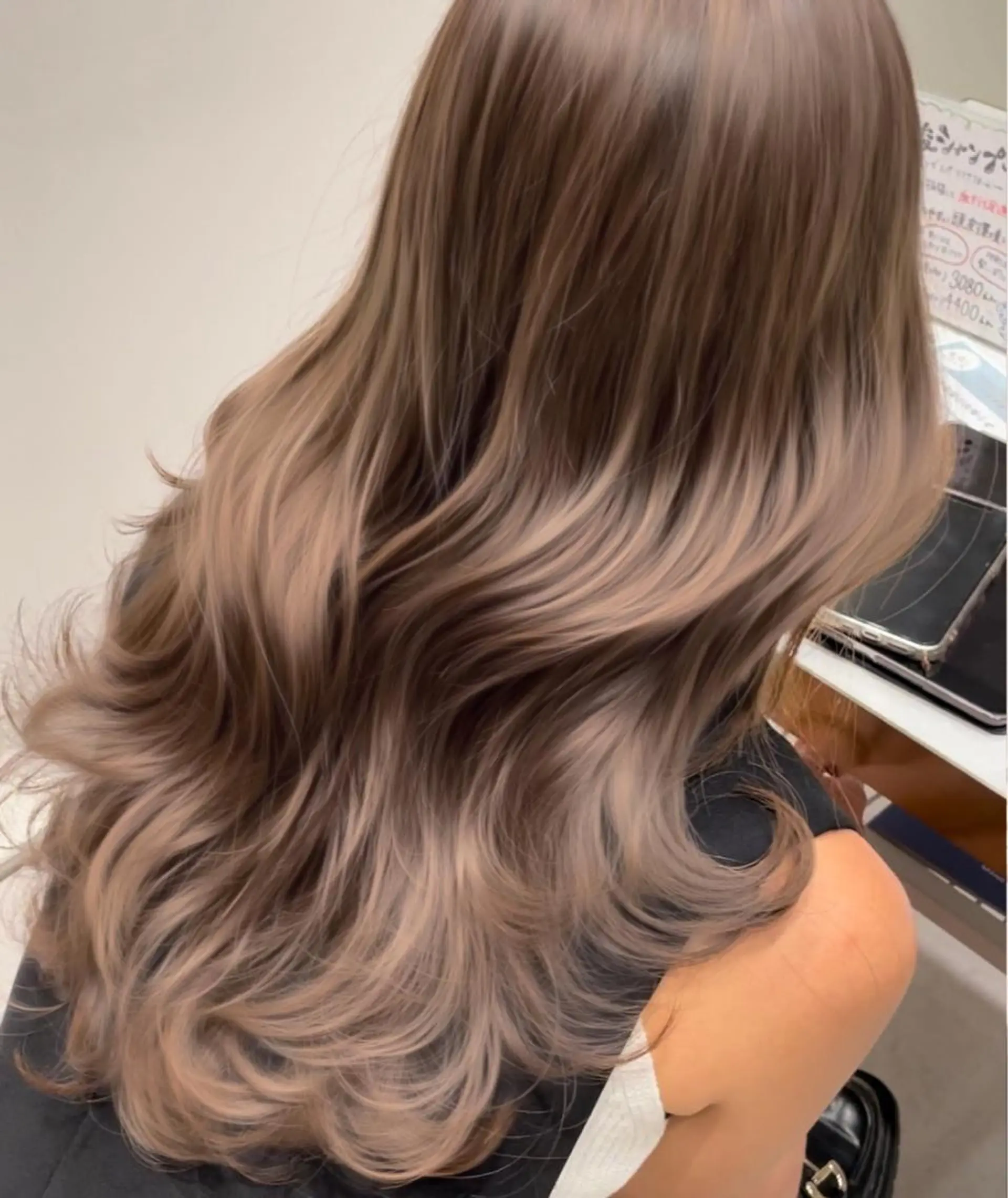 ロング カラー Toiro所属・🤎小顔レイヤー /ベージュ🤎友香のヘアスタイル