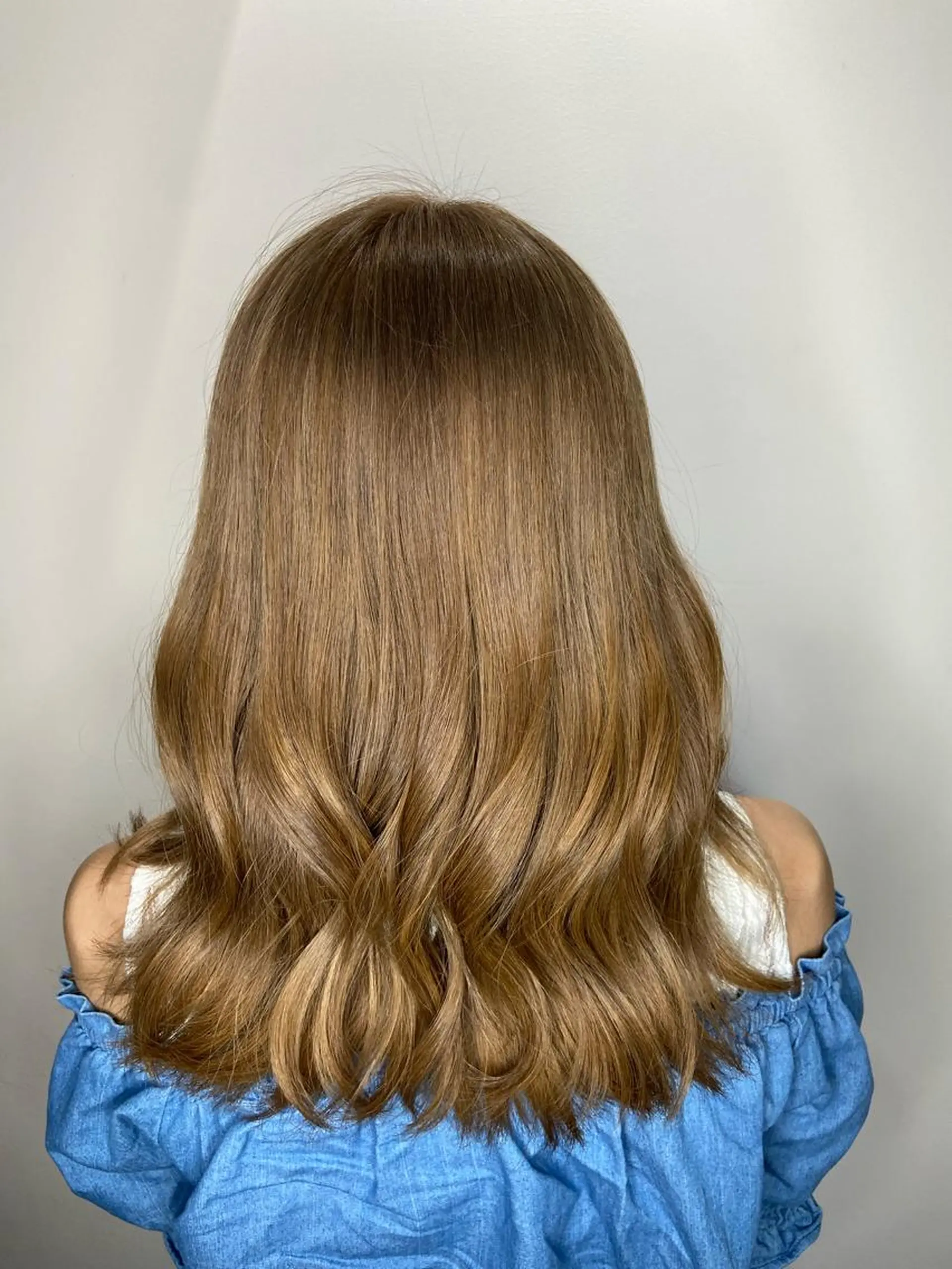 セミロング カラー ヘアカラー ハイトーンカラー 🦋yuri🦋のヘアスタイル