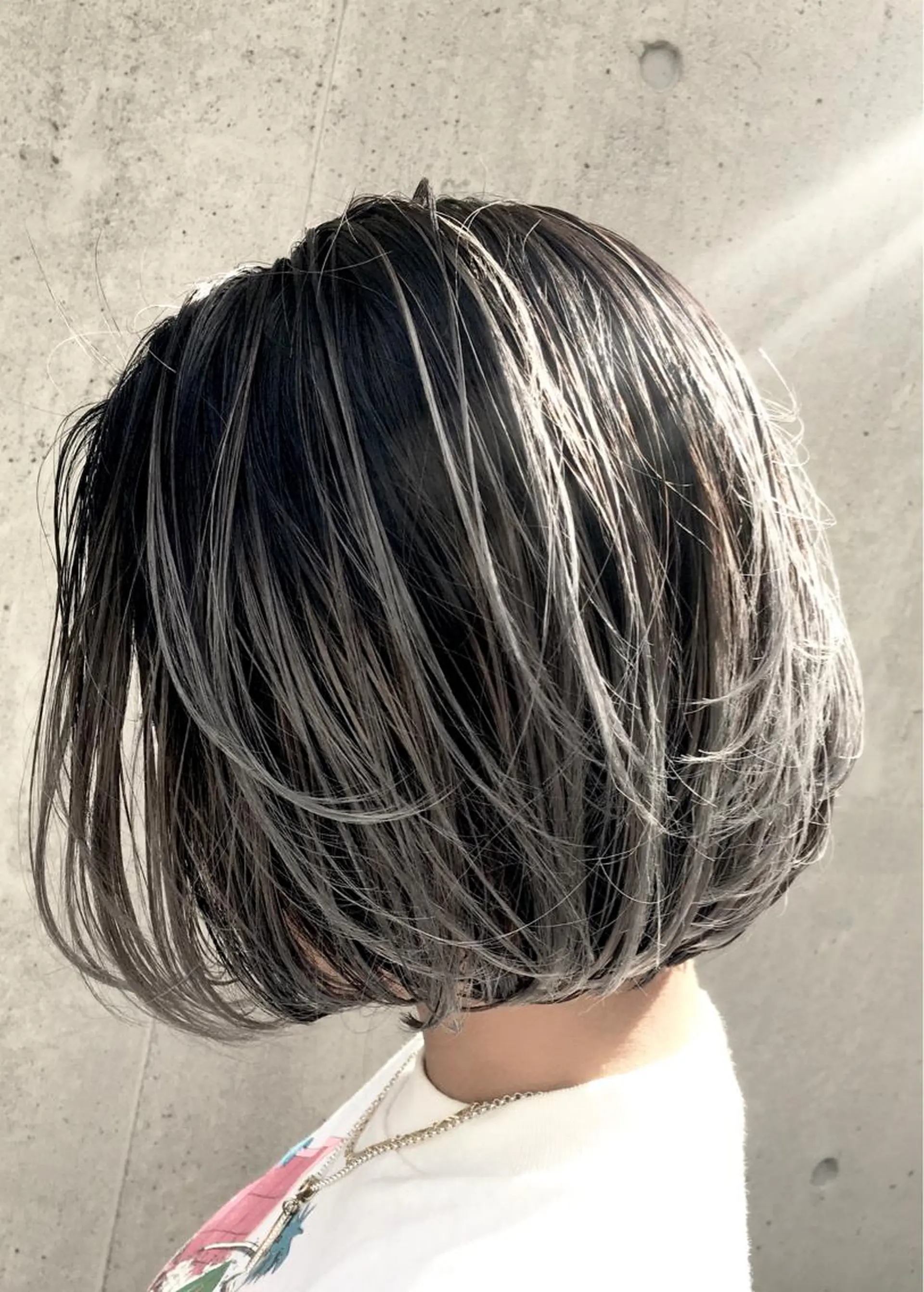 ショート カラー ヘアアレンジ アッシュ ブリーチ シルバー ホワイトアッシュ 外国人風カラー ブリーチ＆カラーが 得意☀️望月宣雄☀️のヘアスタイル