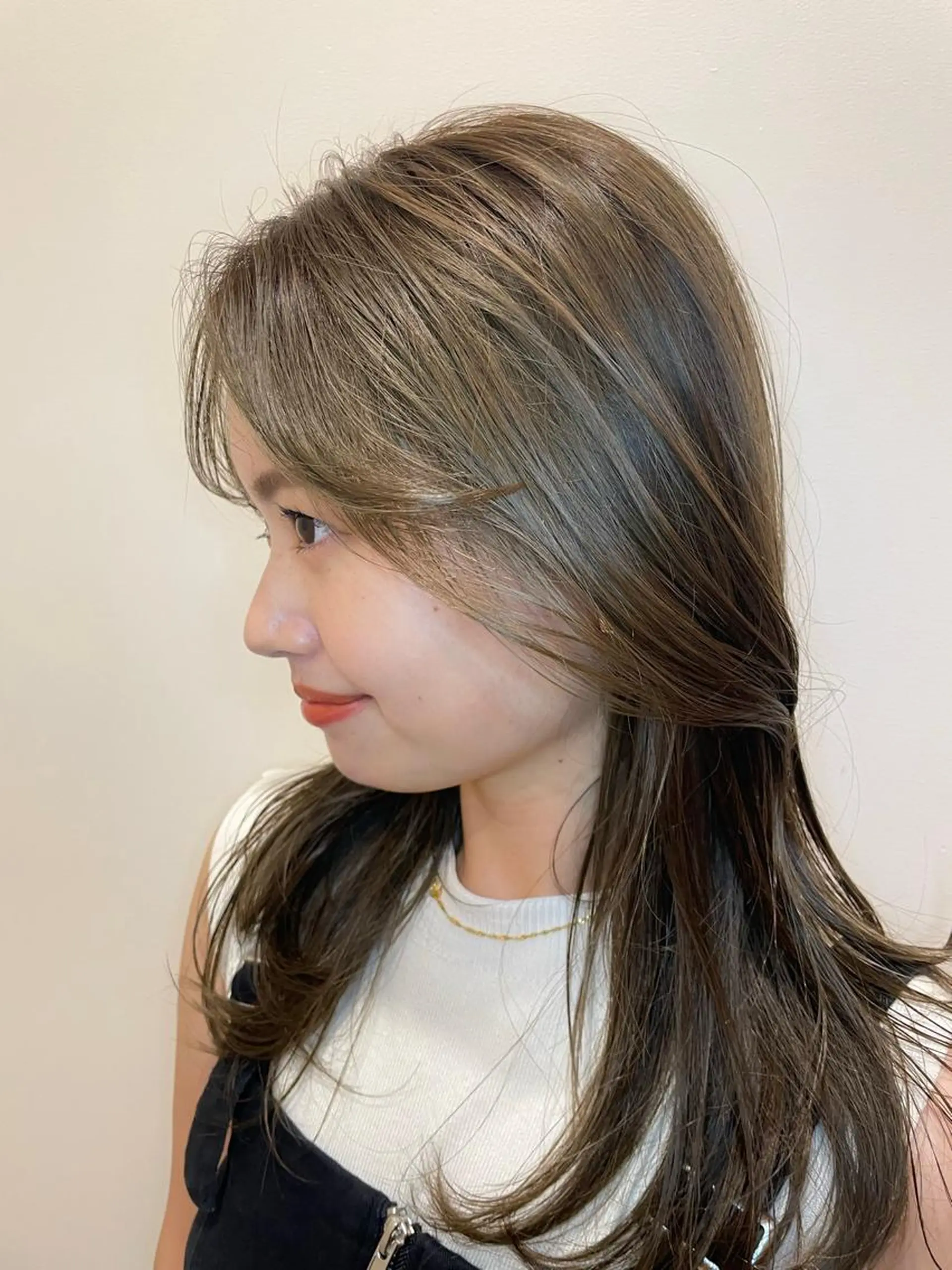 ミディアム カラー ヘアアレンジ ベージュカラー オリーブベージュ fiica （フィーカ）所属・金子侑史 /縮毛矯正の人のヘアスタイル