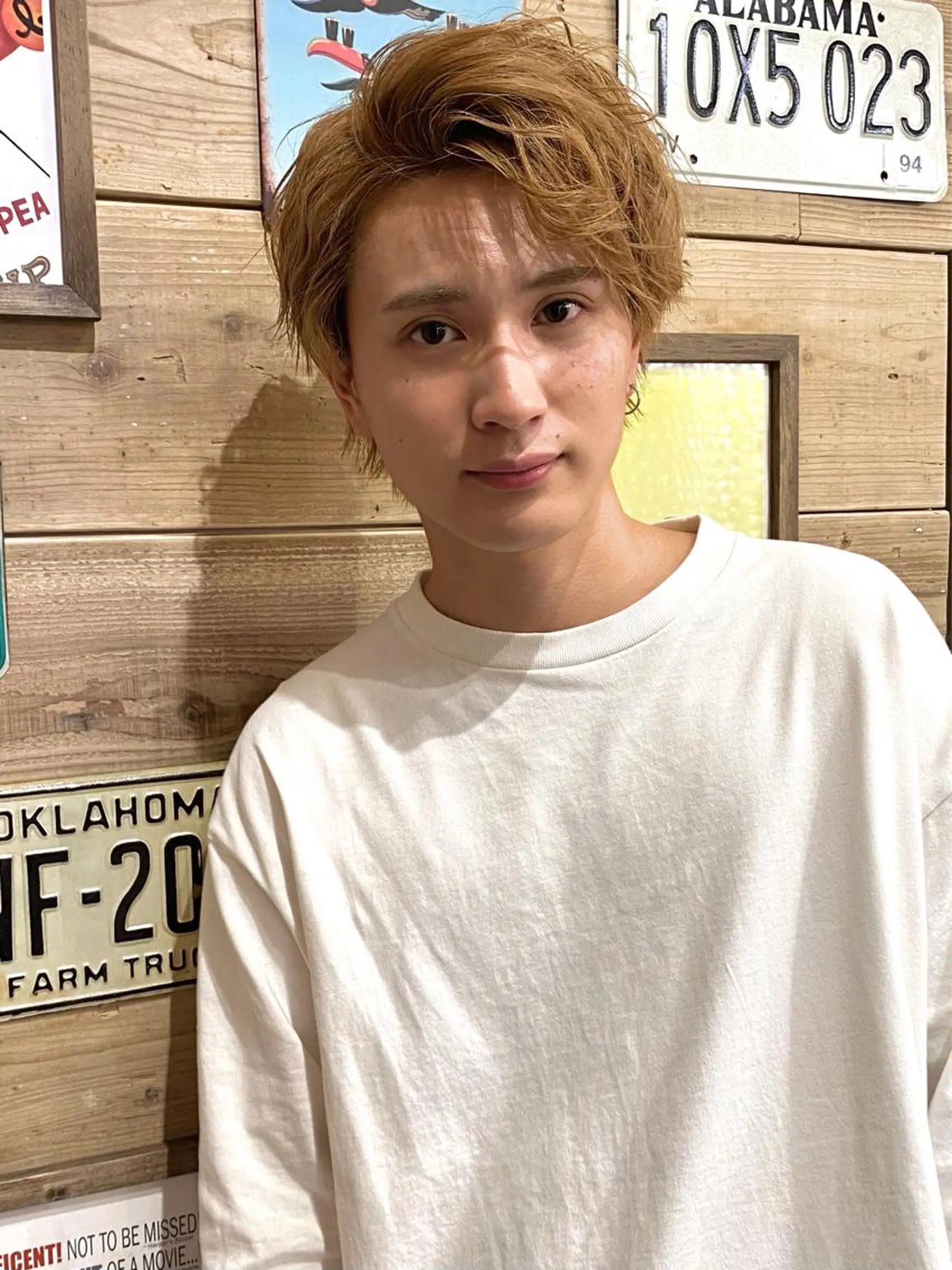 ミディアム カラー メンズ ミディアムパーマ メンズブリーチ センターパート フェードカット マッシュ カット メンズカット/パーマ Yoshiのヘアスタイル