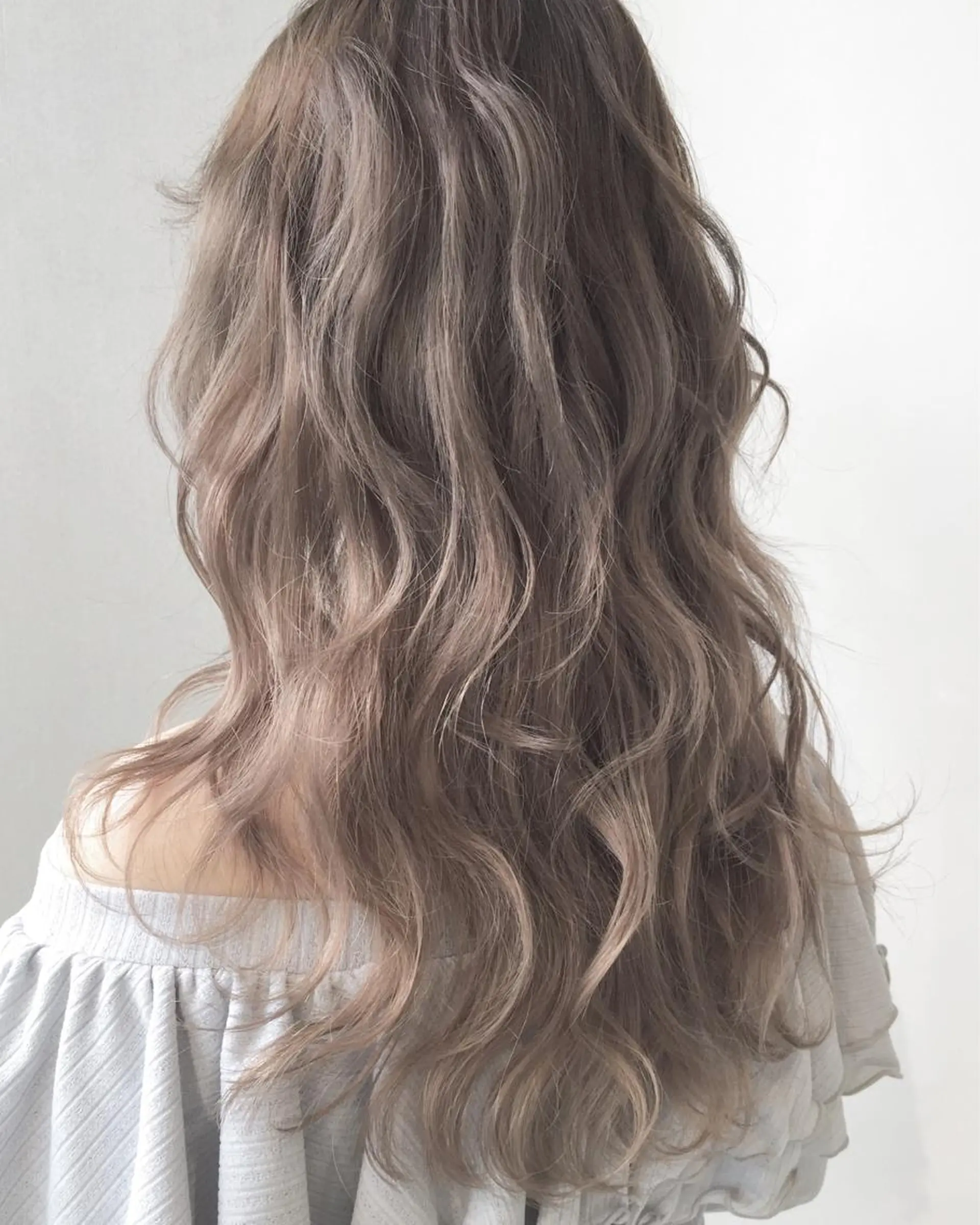 セミロング カラー ヘアアレンジ 黒髪 ブリーチ ダブルカラー 【公式】amble luxe池袋東口🩷のヘアスタイル