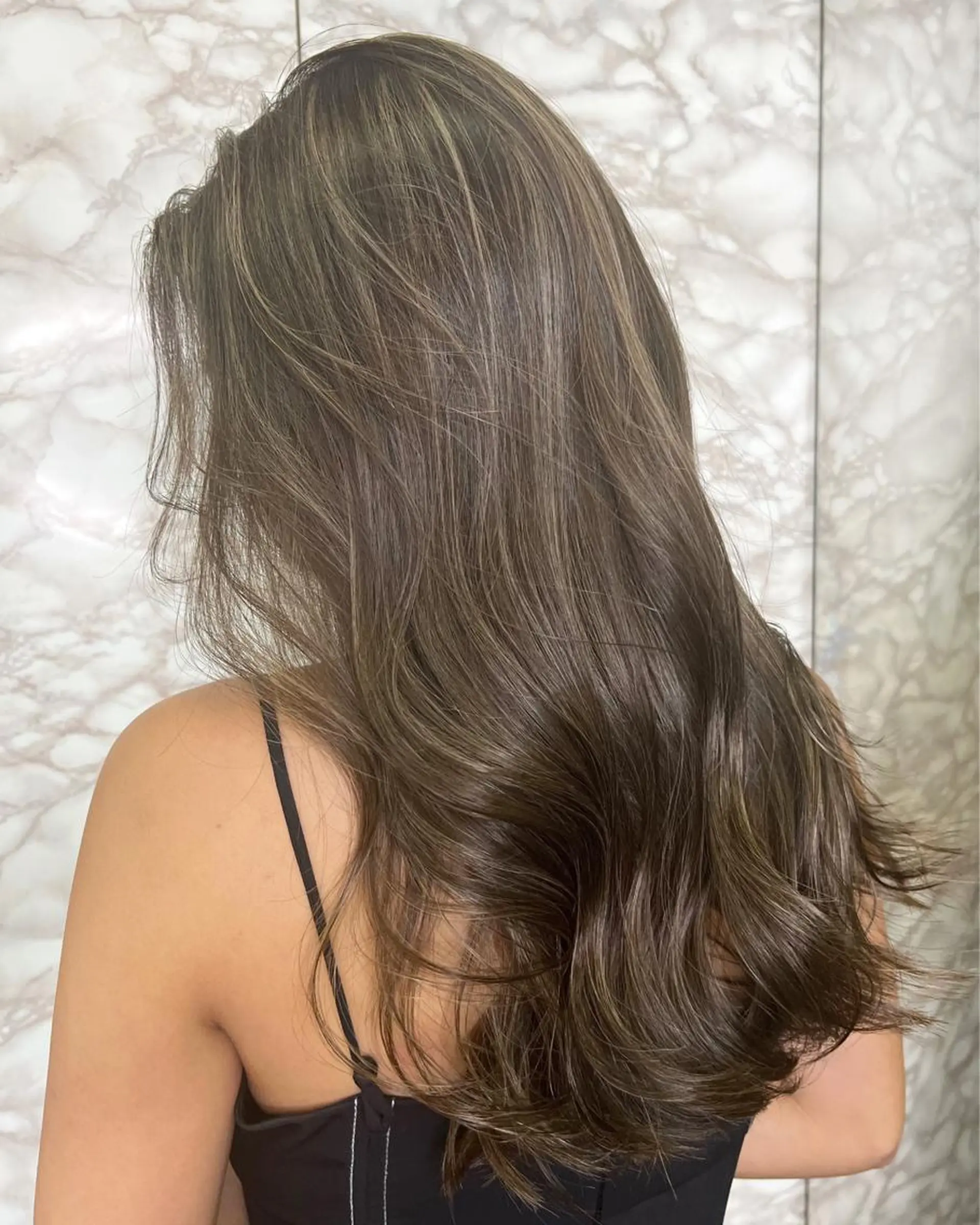 セミロング カラー バレイヤージュ ブリーチ ケアブリーチ デザインカラー グラデーションカラー 🕊️レイヤーカット 透明感カラー GOのヘアスタイル