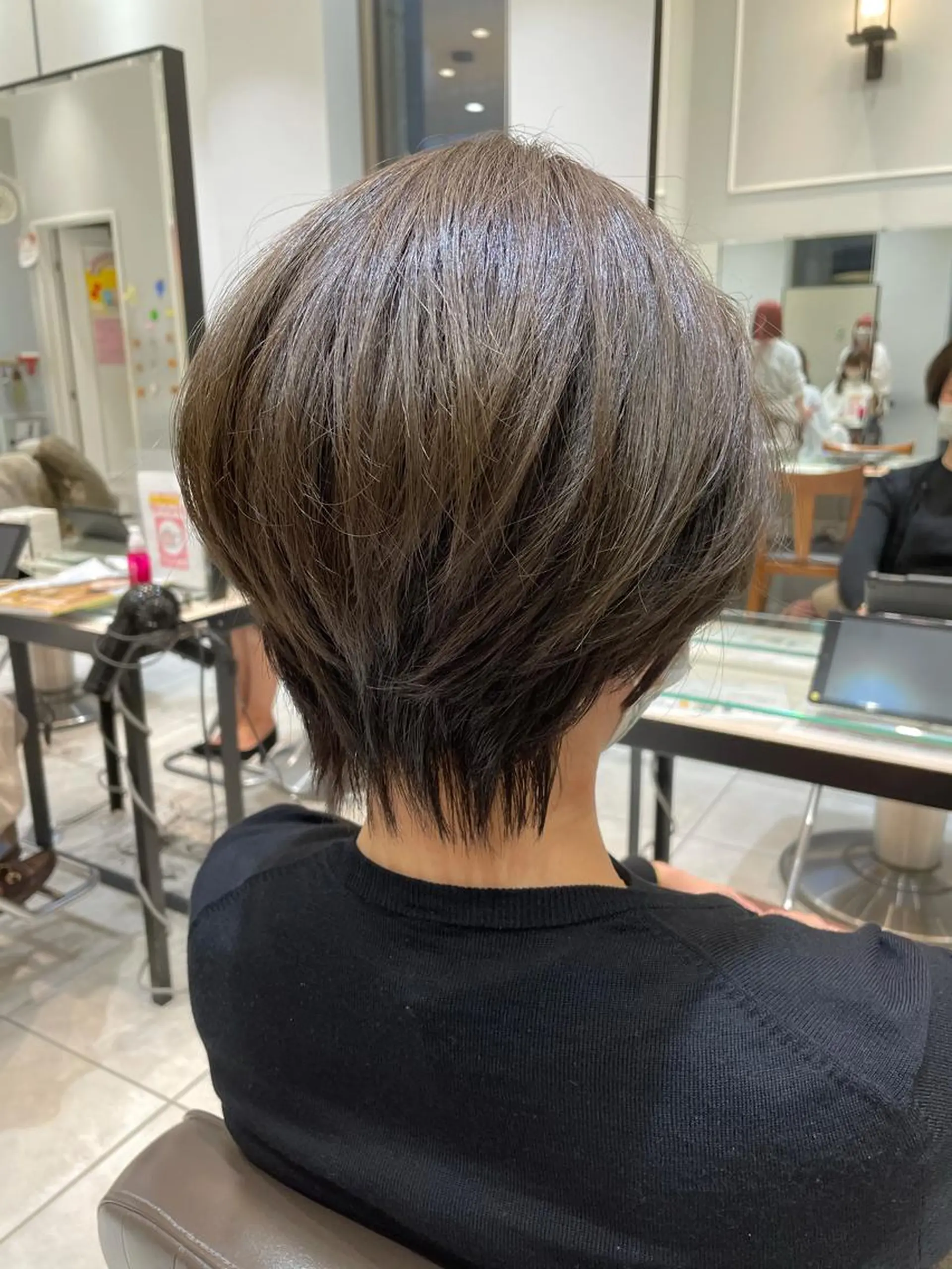 ショート くせ毛 似合わせカット ショートヘア カット ヘアカラー トリートメント アンブレラカラー💫 フェイスフレーミングのヘアスタイル