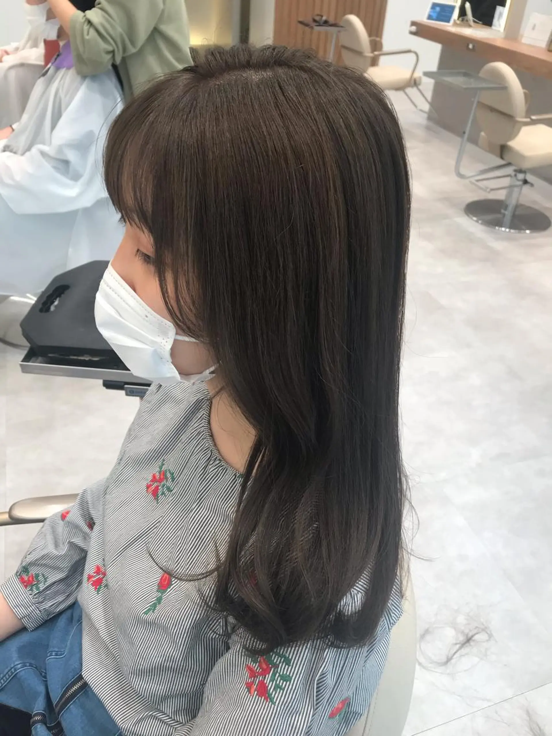 セミロング カラー 木野田 萌のヘアスタイル