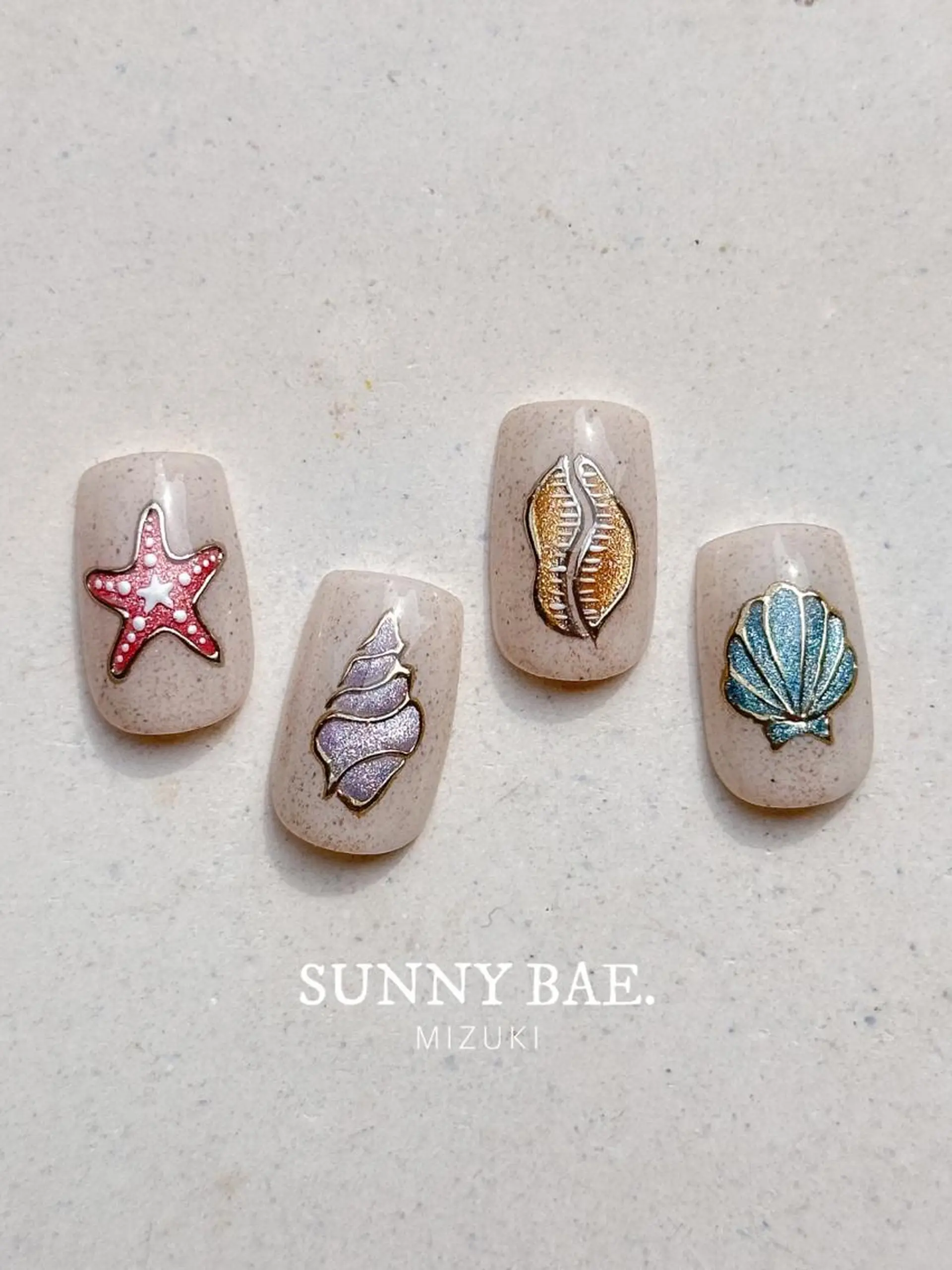 ネイル マグネットネイル ミラーネイル ぷっくりネイル 夏ネイル SUNNY BAE. 🌼MIZUKIのネイルデザイン