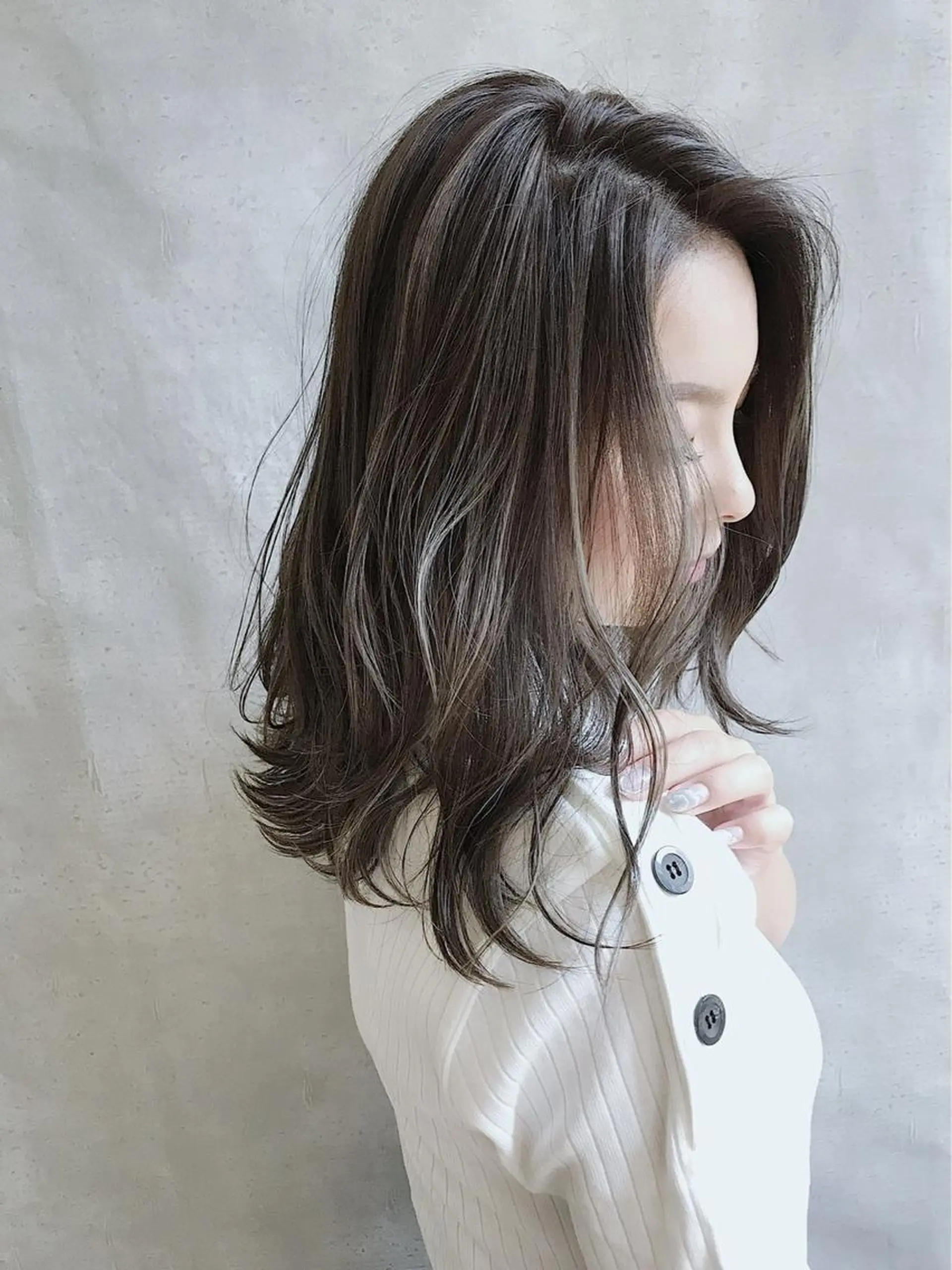 セミロング カラー アディクシーカラー レイヤーカット _WHITE 難波本店のヘアスタイル