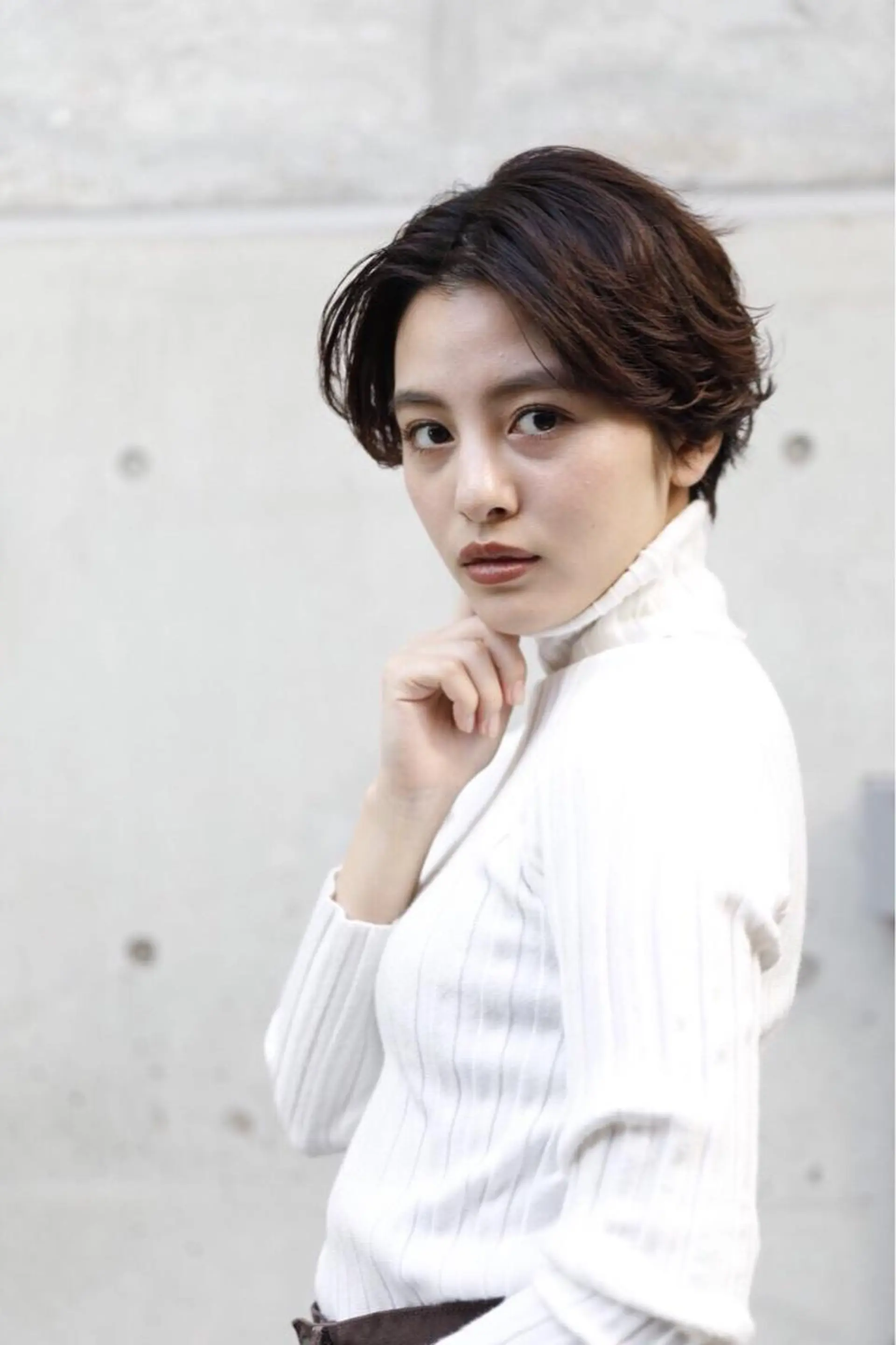 ショート カラー 仲間 菜々世のヘアスタイル