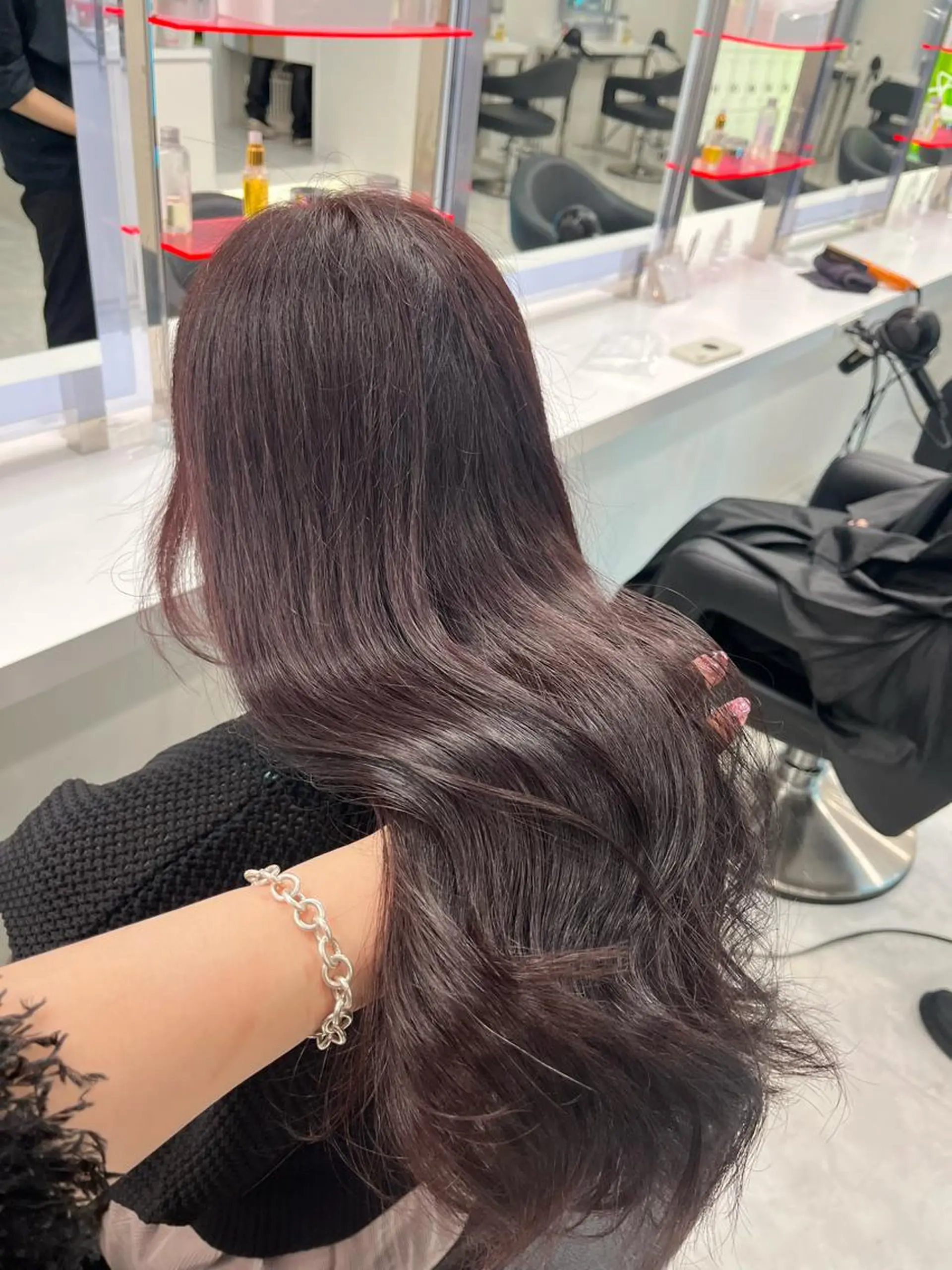 ロング カラー ブリーチ ハイトーンカラー junna‎🤍調布 まつ毛/眉 激安のマツエク・マツパデザイン