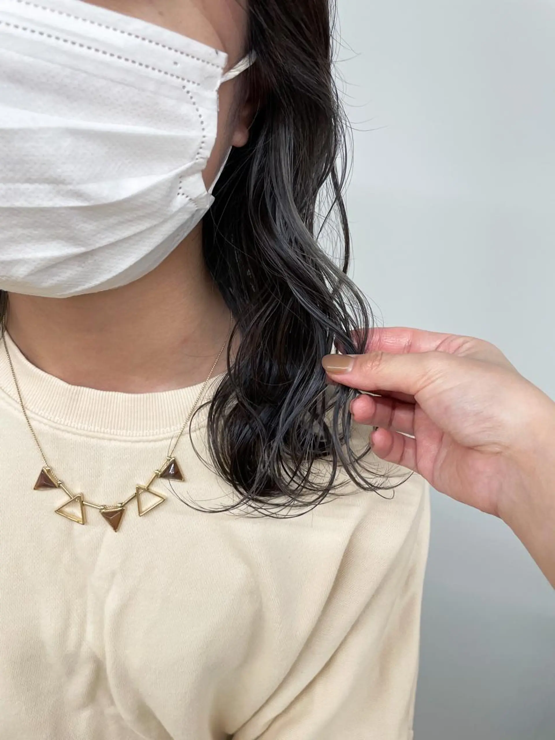 ミディアム Koto🌿 ブリーチなしカラーのヘアスタイル