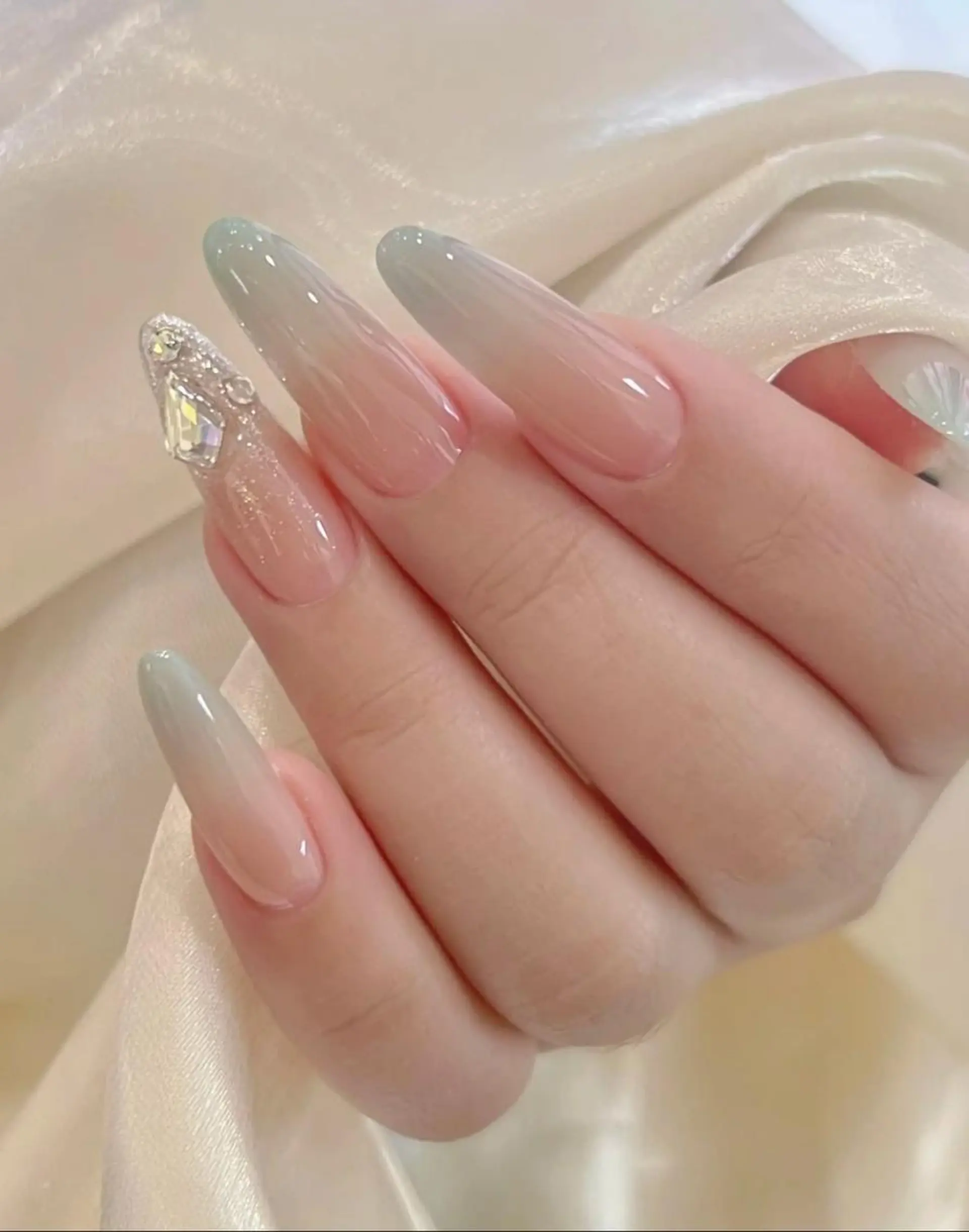 ネイル ハンドネイル ハンドケア RAFFINE haru🦋🩵のネイルデザイン