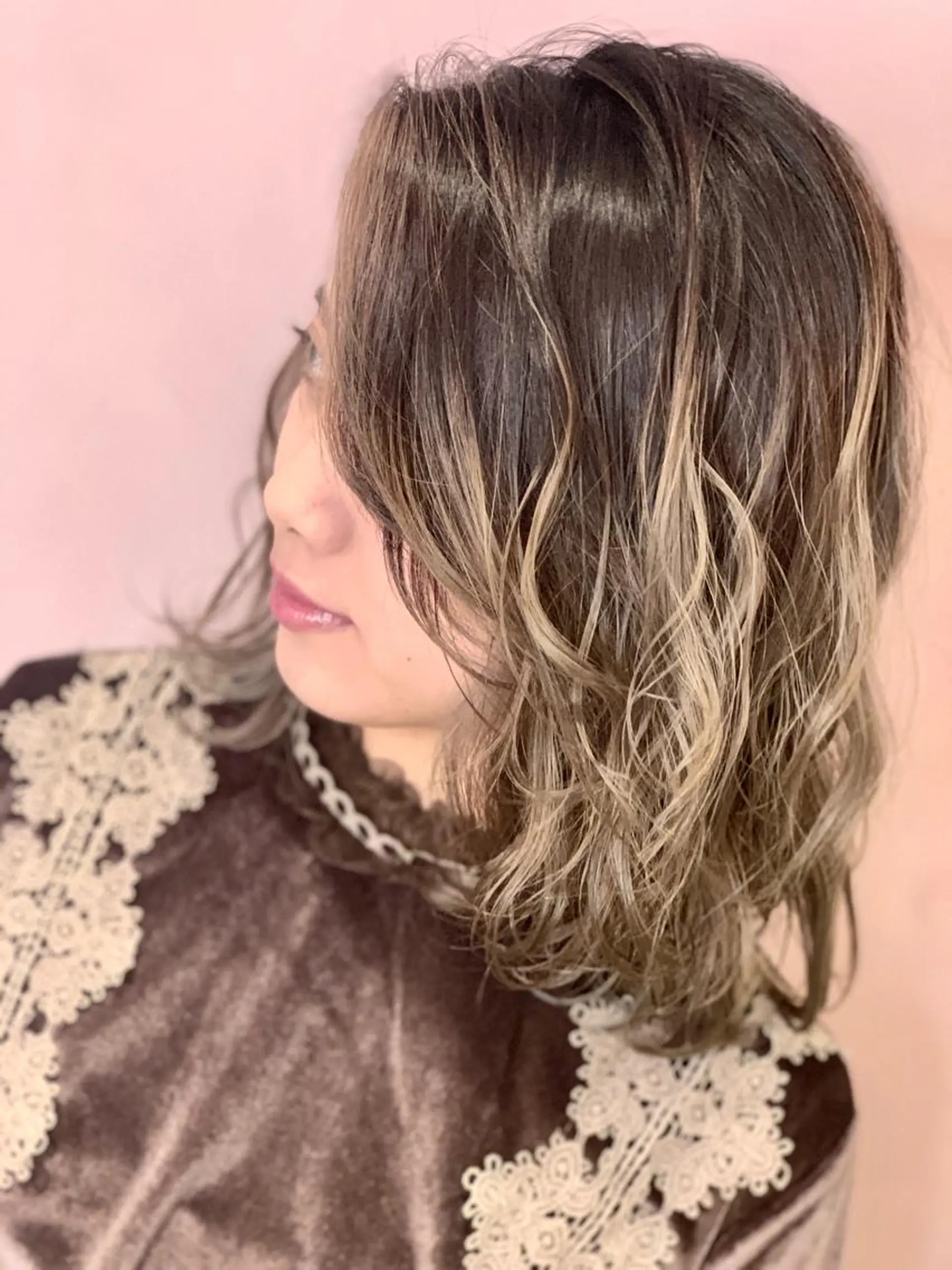 ミディアム カラー ヘアアレンジ ヘアカラー 髪質改善×ハイトーン 中田啄也のヘアスタイル