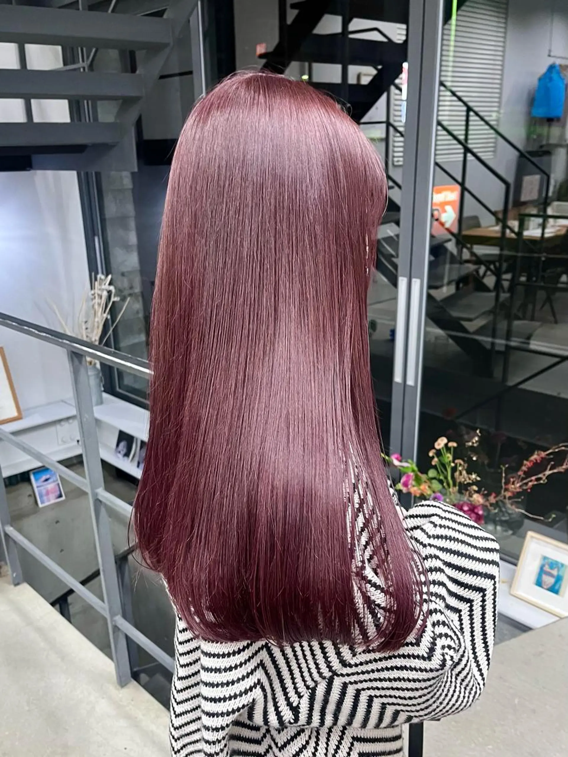 ロング カラー ブリーチ ブリーチなしカラー ピンクカラー 山口 モエのヘアスタイル