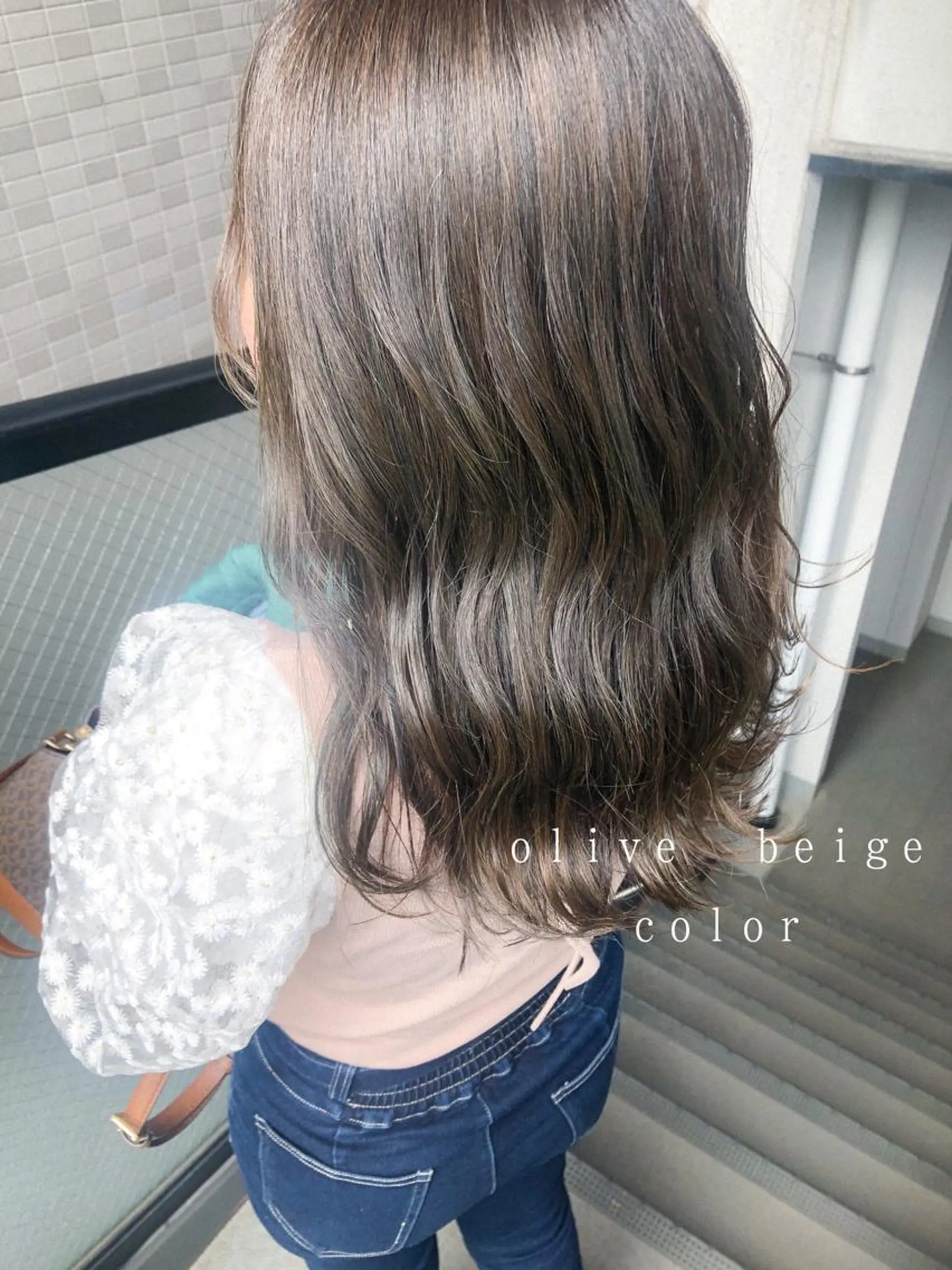 セミロング カラー ベージュカラー ブリーチ 透明感カラー ブリーチなしカラー オリーブベージュ カラーパティシエ facce🌼ikoのヘアスタイル