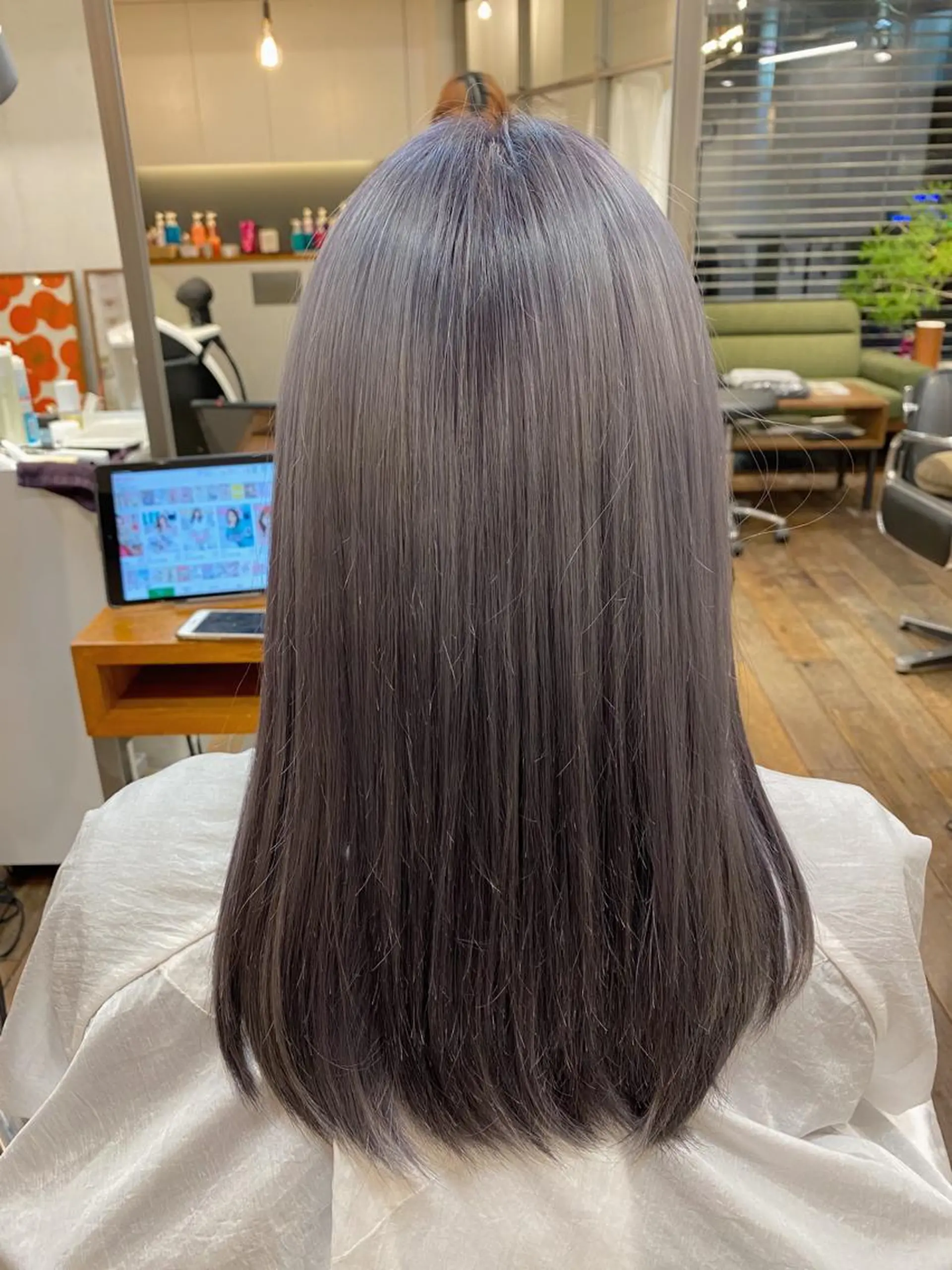 ミディアム カラー ブリーチ パープルカラー ink Runaのヘアスタイル