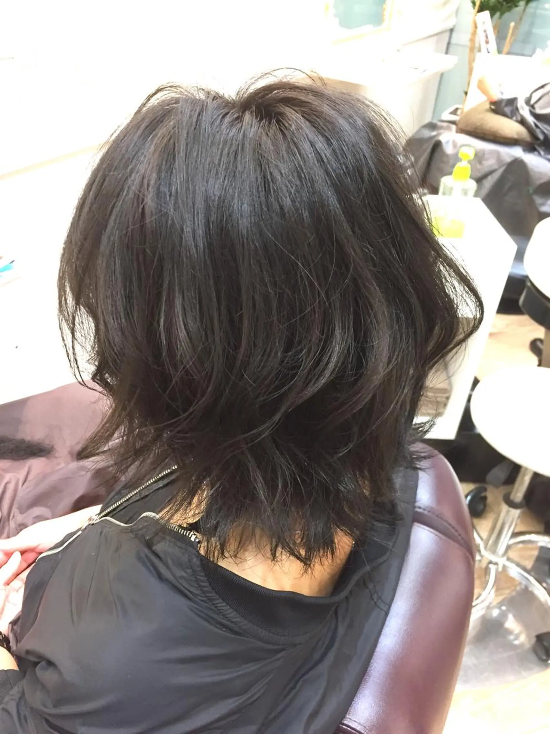 ミディアム アッシュ くせ毛 oluolu hairのヘアスタイル