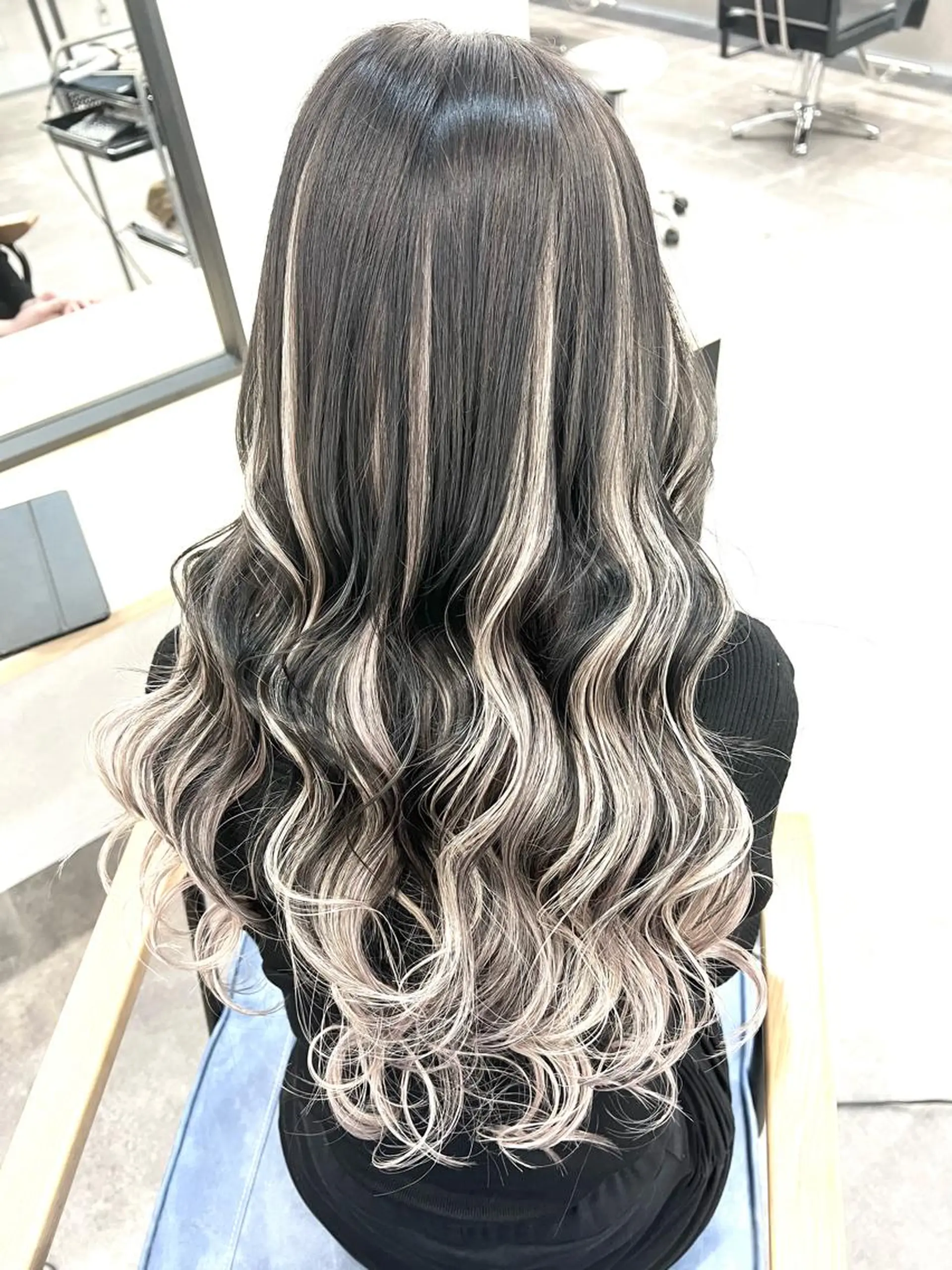 ロング カラー シールエクステ アディクシーカラー バレイヤージュ ブリーチ ケアブリーチ エクステ シール、 ハネエクステのヘアスタイル