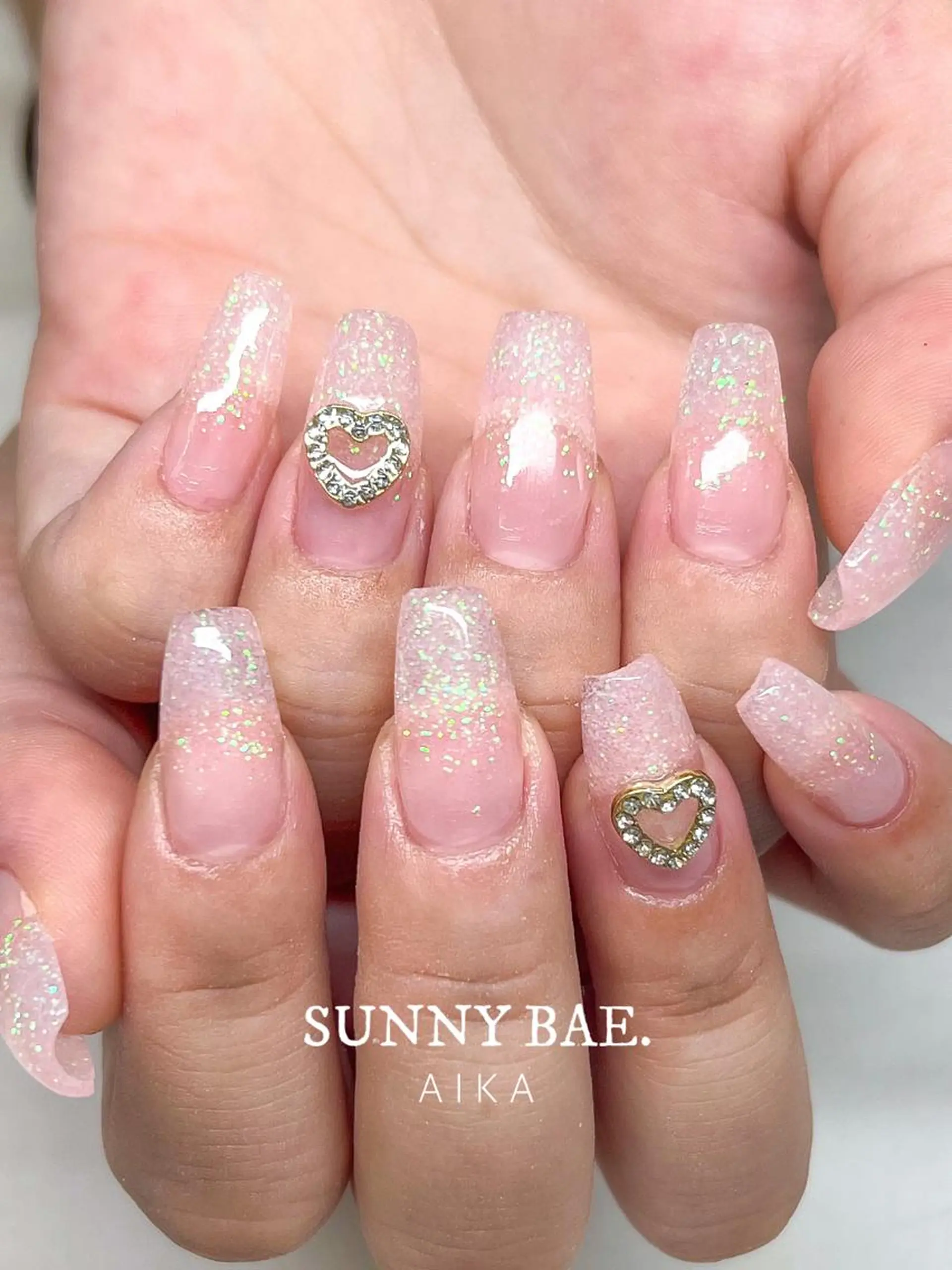 ミディアム ネイル アートネイル ジェルネイル キラキラネイル ロングネイル 持ち込み SUNNY BAE.所属・Made By AIKAのネイルデザイン