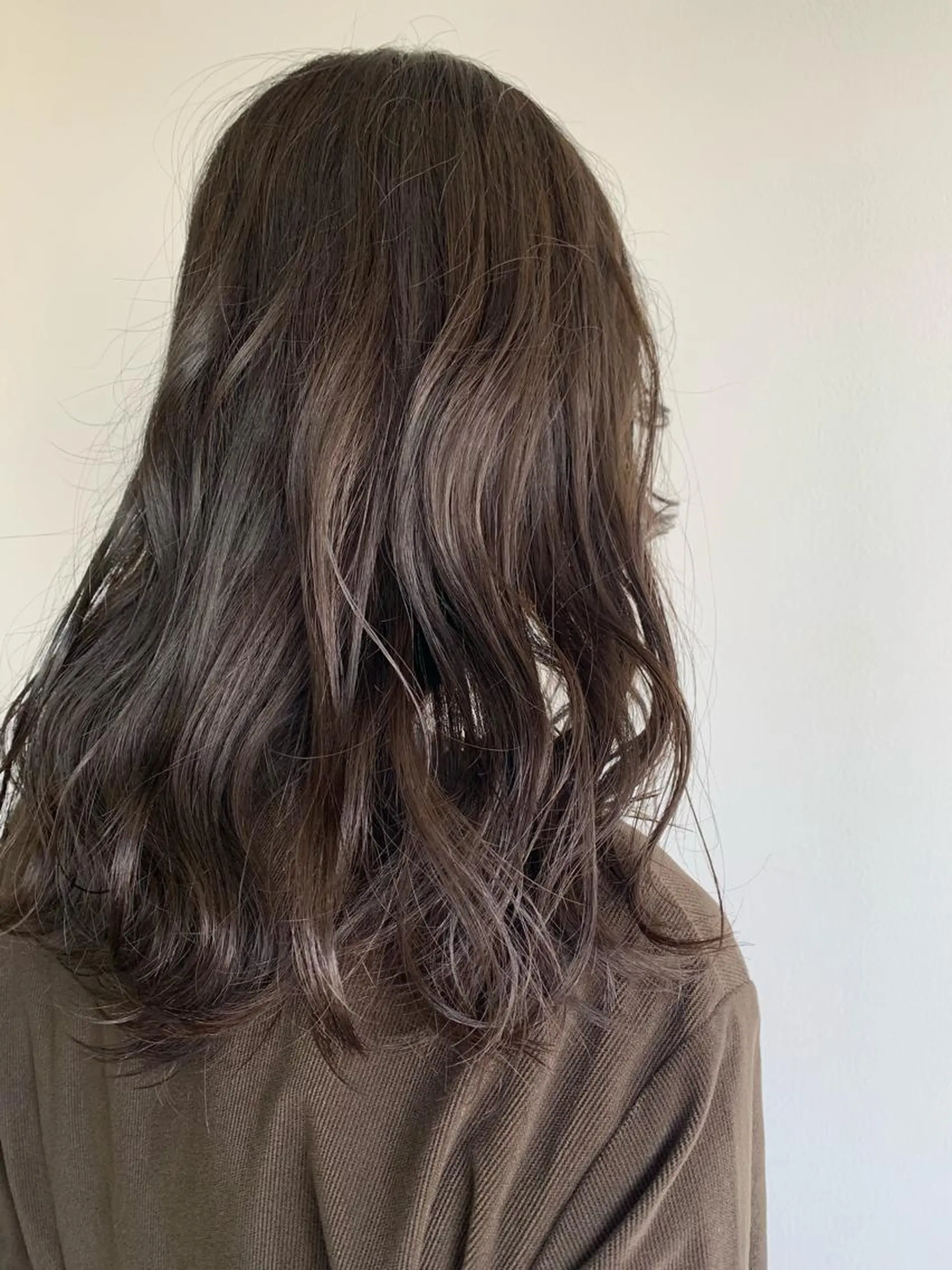 カラー ブリーチ 透明感カラー イルミナカラー ブリーチなしカラー nuu所属・💜ショート💜 ウルフ、ボブ二色亜美のヘアスタイル