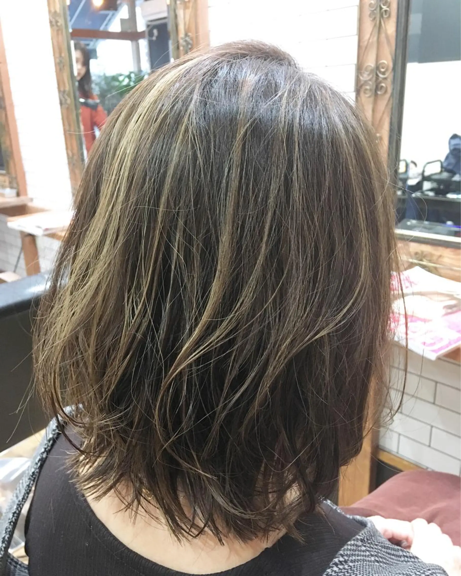 ショート カラー ベージュカラー ハイライトカラー ハイライト ヘアカラー トリートメント THREE所属・THREE 関根大のヘアスタイル