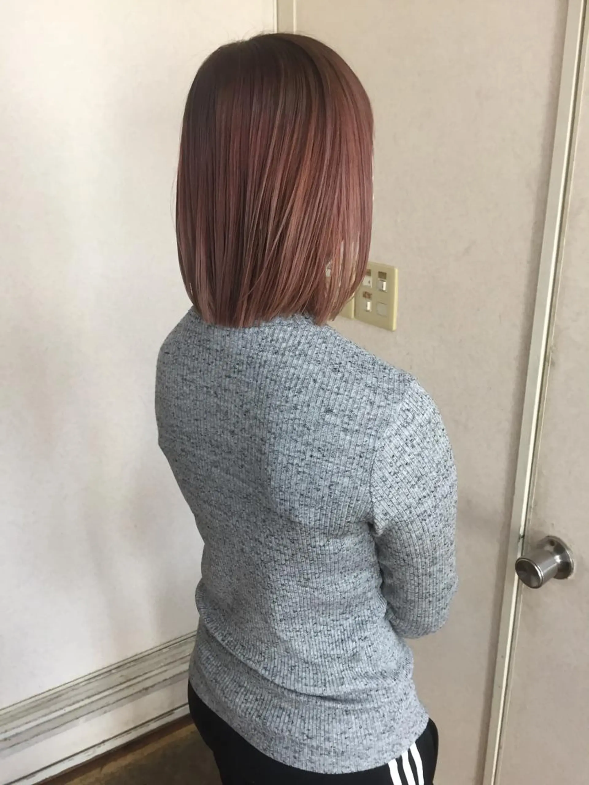 ショート カラー ヘアアレンジ バレイヤージュ グラデーションカラー グレージュ ハイライトカラー ピンクカラー ヘアカラー トリートメント BOB所属・三輪 太一のヘアスタイル