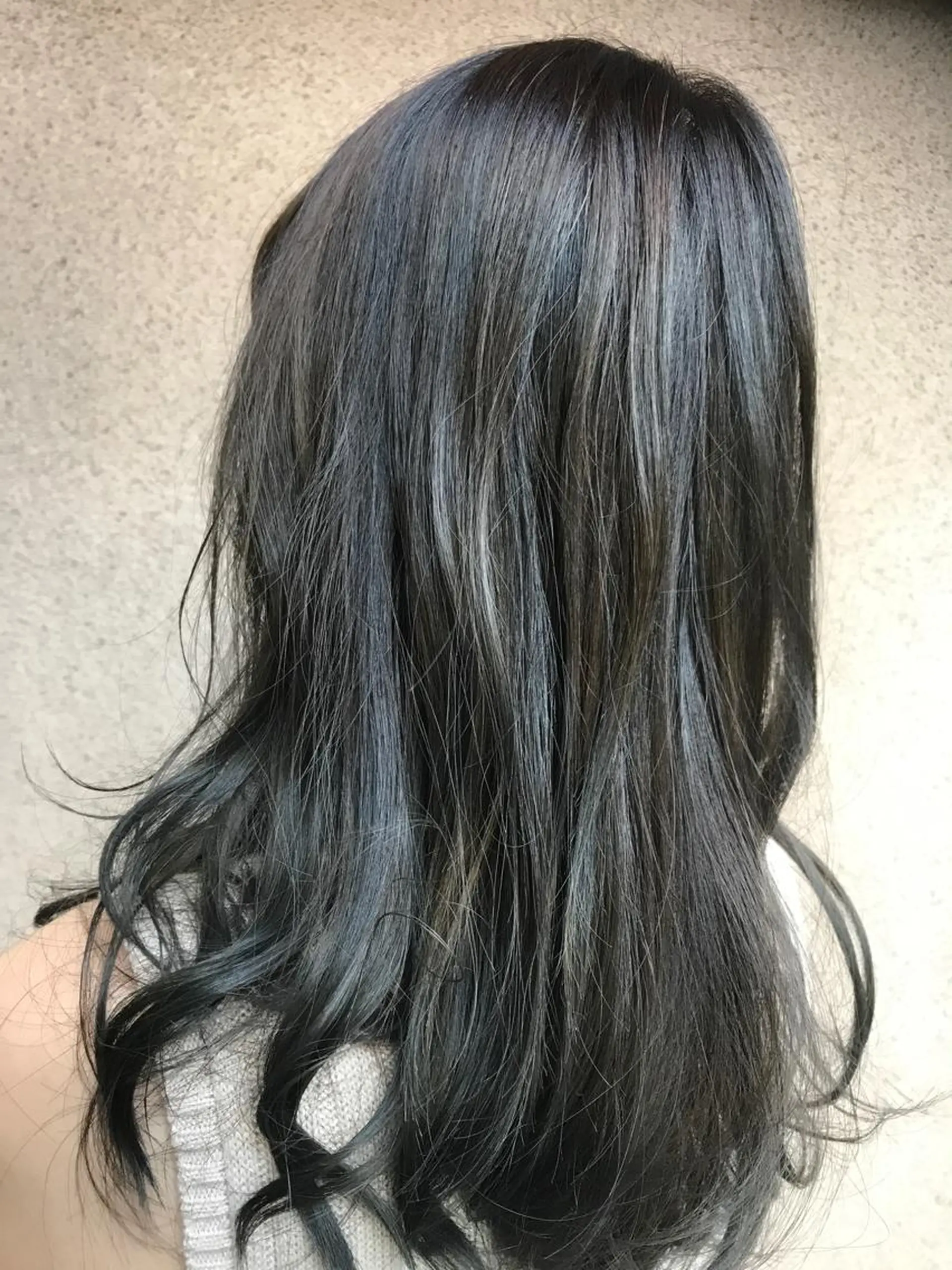 セミロング カラー ブルーカラー ブルージュ vato マンツーマンサロンのヘアスタイル