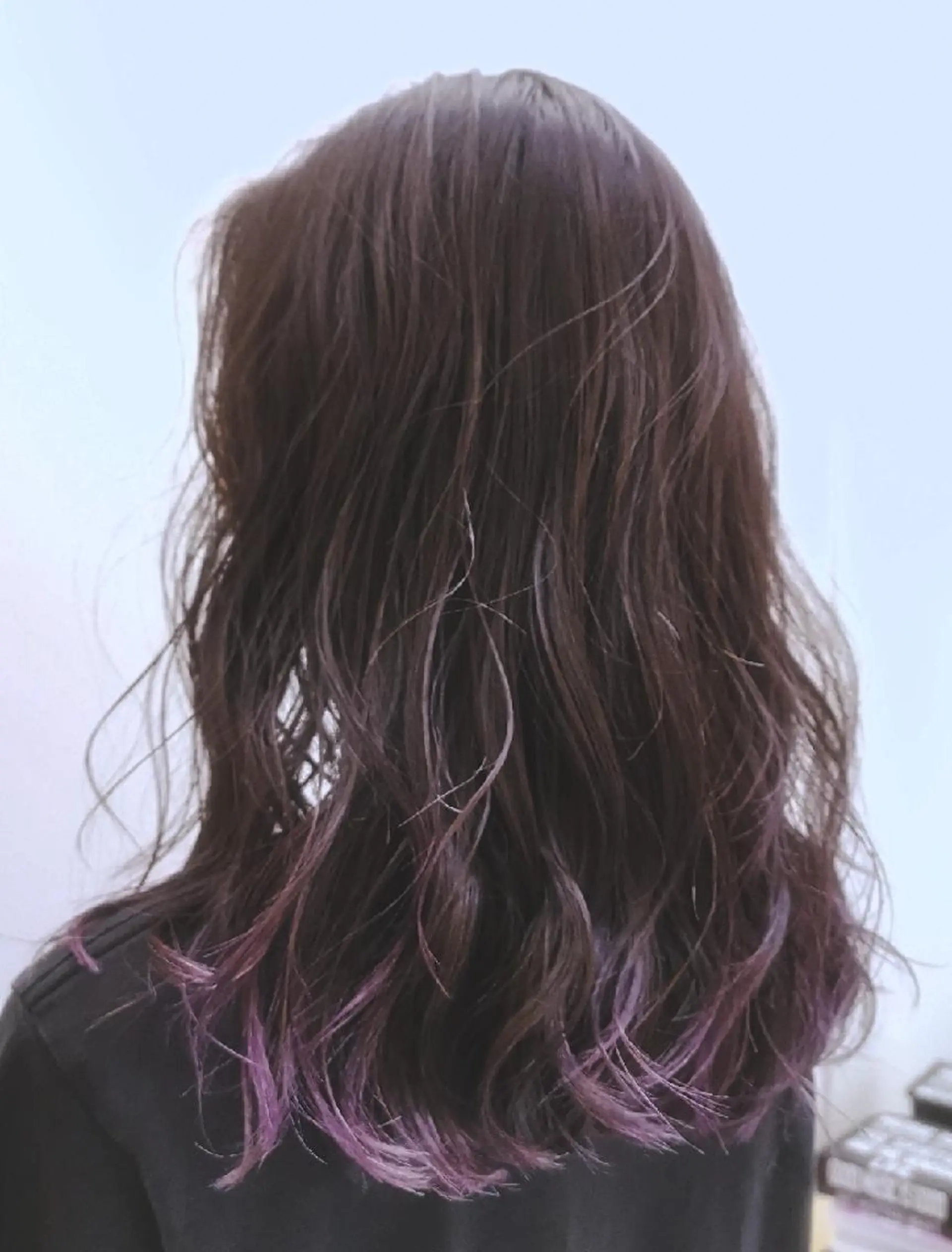 カラー セミロング パープルカラー . YULIAのヘアスタイル