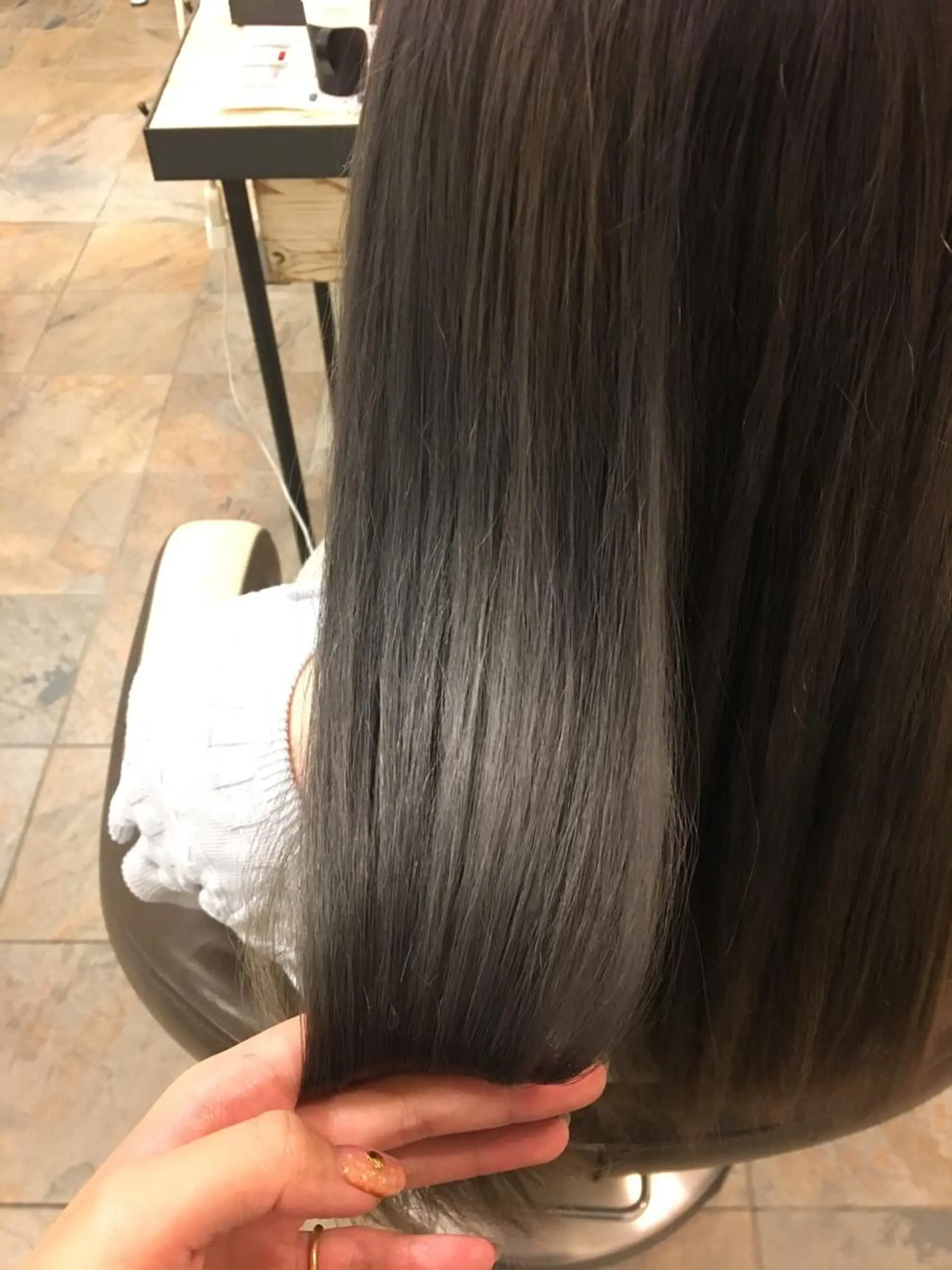 ロング カラー ヘアカラー 乳井 悠香のヘアスタイル