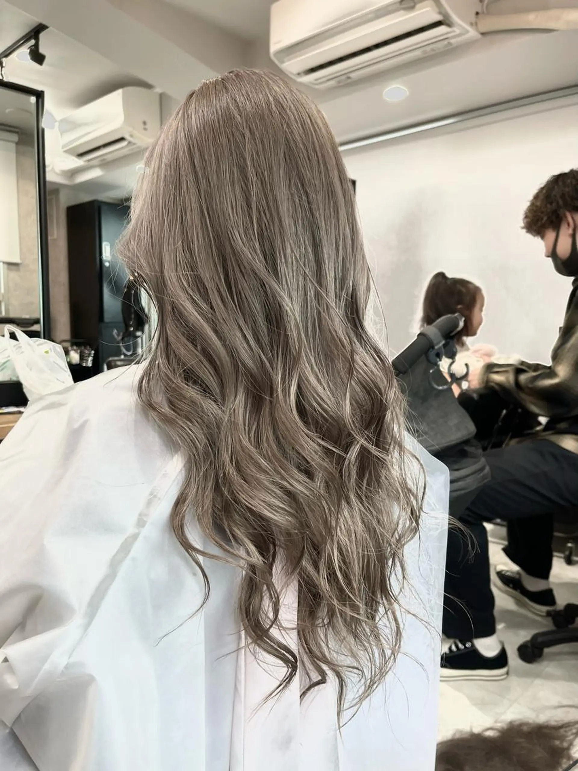 ロング カラー ブリーチ グレージュ ヘアカラー トリートメント 松井那津子 /ハイライトブリーチのヘアスタイル