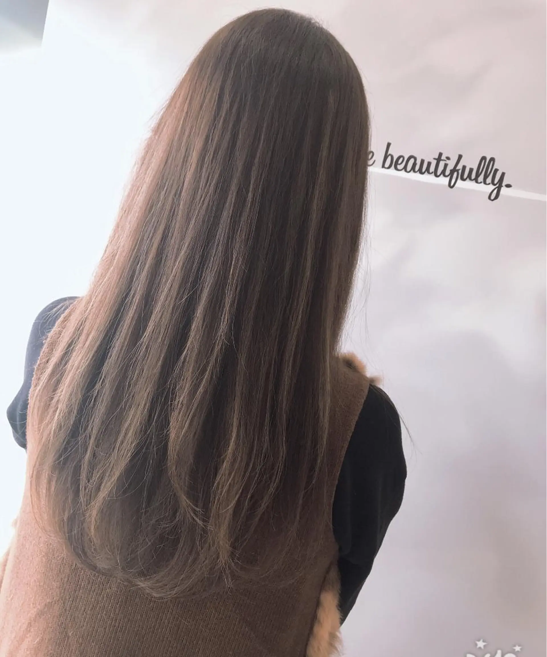 ロング カラー パーマ ヘアアレンジ メンズ キッズ ネイル マツエク・マツパ アッシュ ベージュカラー 福壽 優奈のヘアスタイル