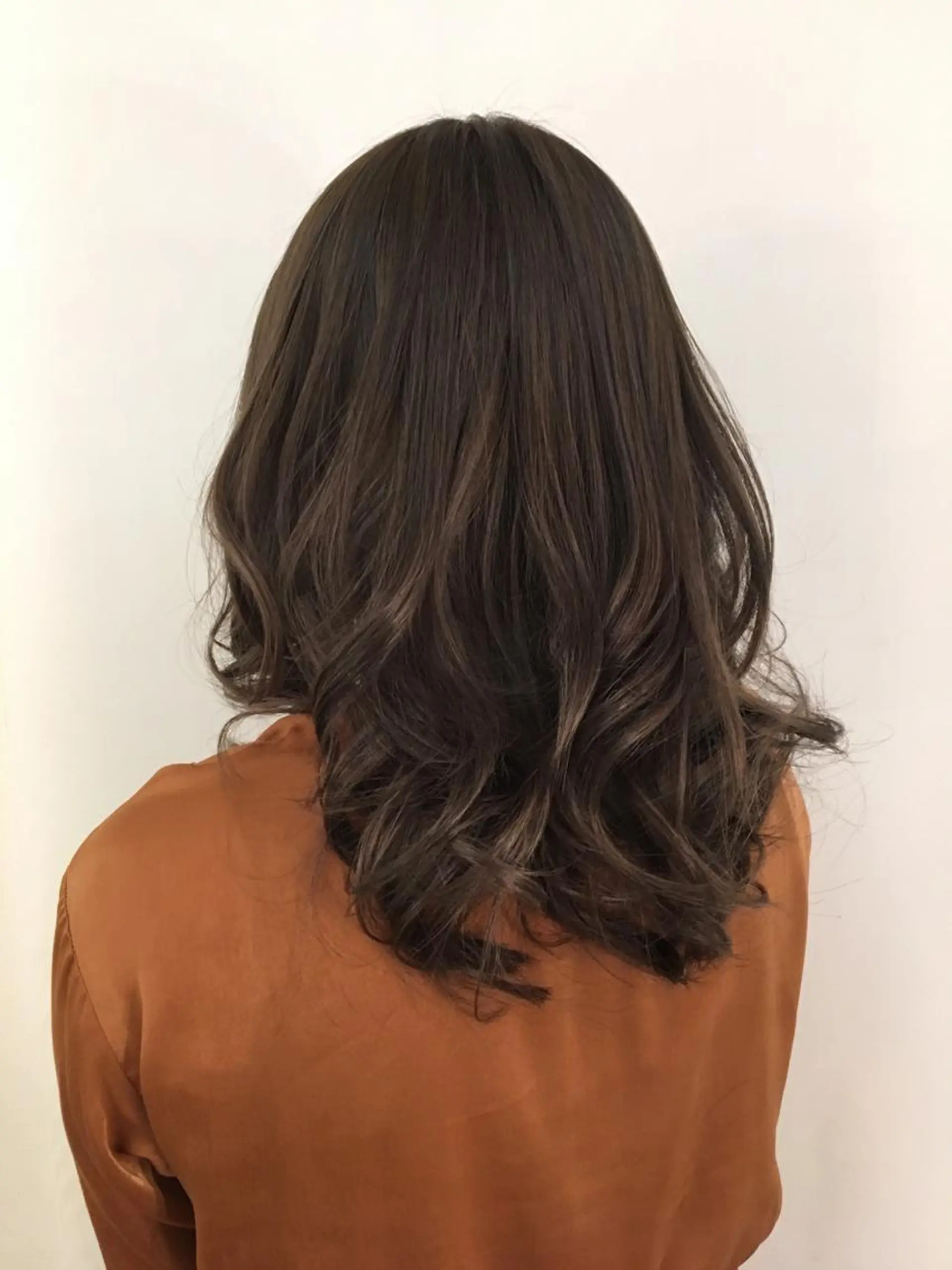 セミロング カラー たなか ちあきのヘアスタイル