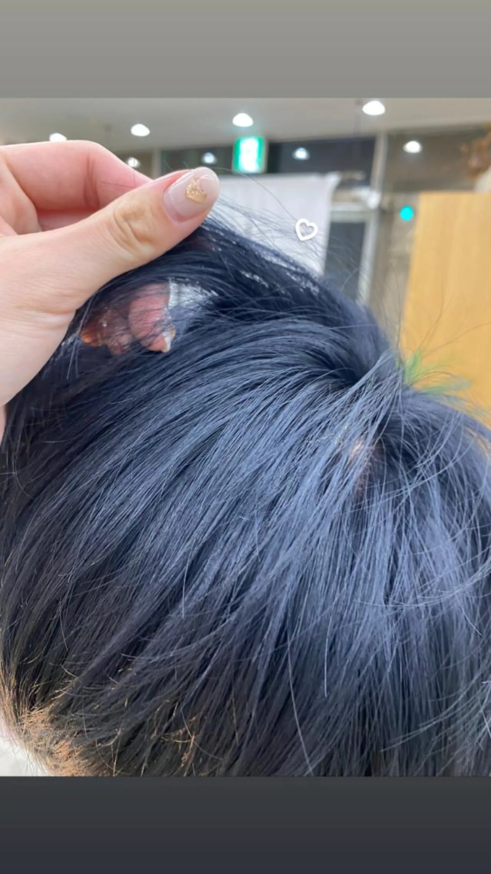 カラー 黒髪 ブルーカラー ブルーブラック kvell by urban.所属・KVELL ユナのヘアスタイル