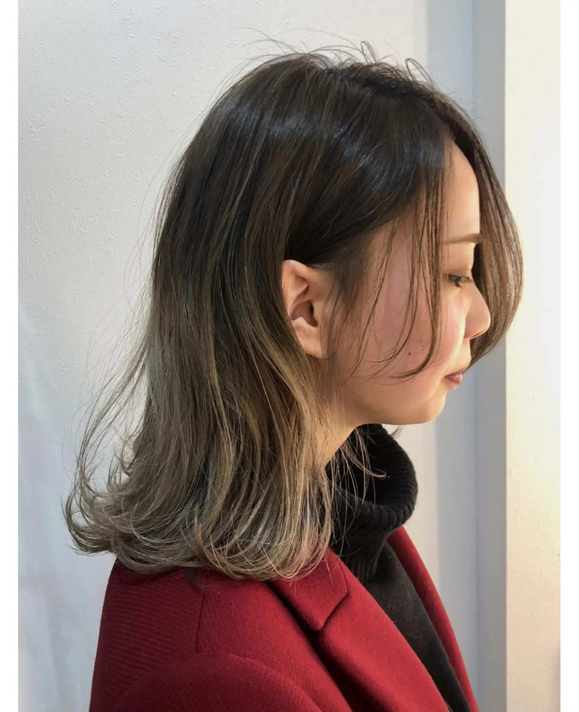 ミディアム カラー 岩田 萌那のヘアスタイル
