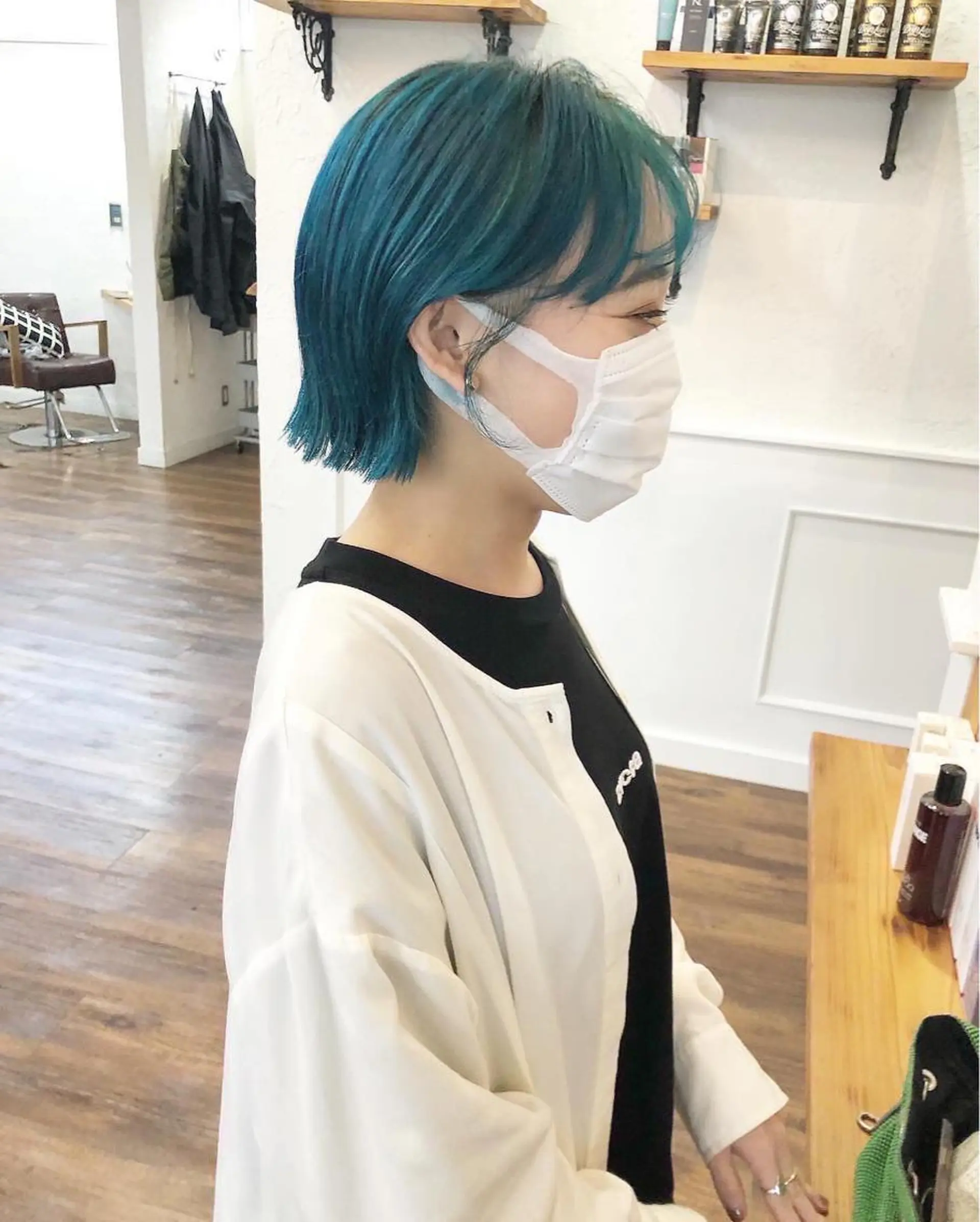 ショート カラー 切りっぱなしボブ グラデーションカラー グレージュ ハイライトカラー インナーカラー 江原 彩華のヘアスタイル