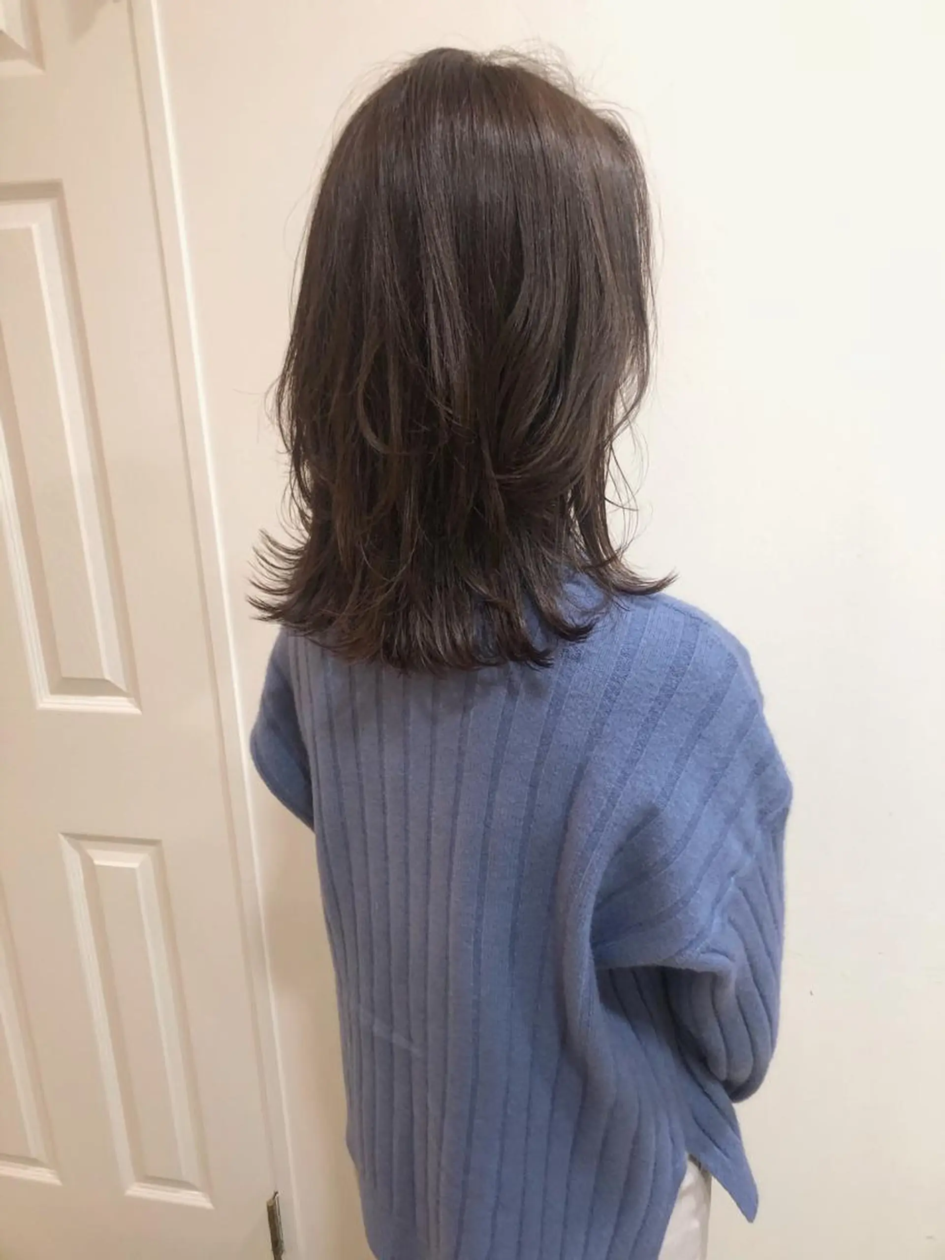 ミディアム カラー カット ヘアカラー トリートメント MIOベージュカラー 柔らかいカラーのヘアスタイル