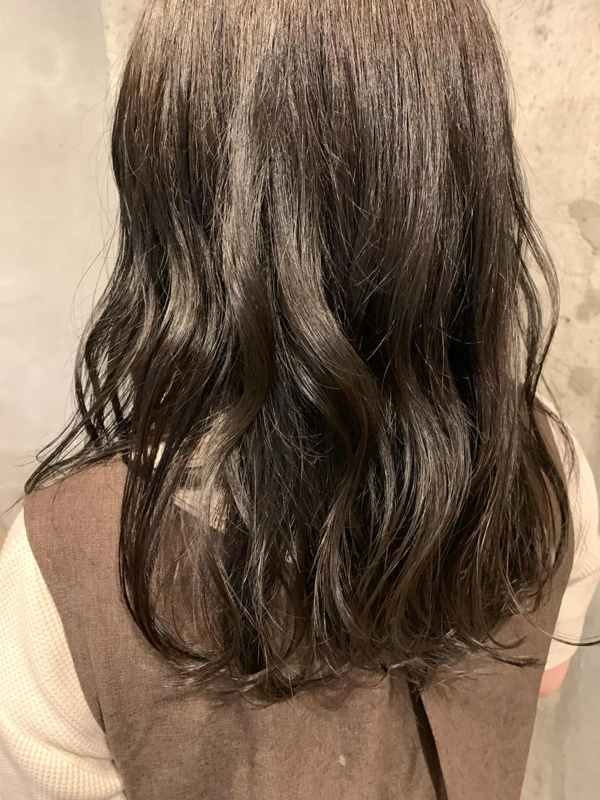 セミロング Asti blanche所属・ブリーチなしWカラー /地毛風/小林凪沙のヘアスタイル