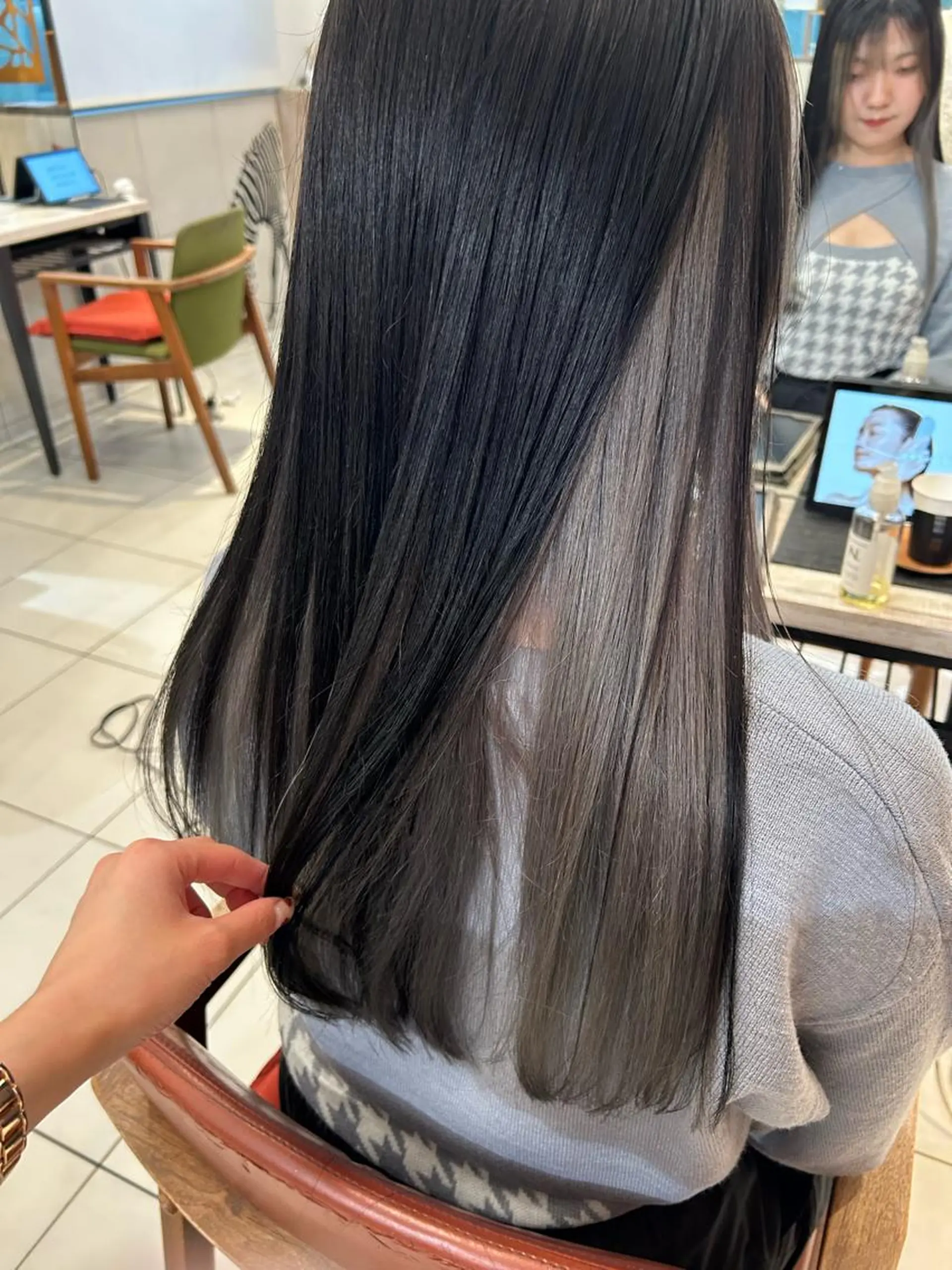 セミロング カラー インナーカラー ヘアカラー 艶カラー/耳つぼ/ 渡辺奈緒のその他イメージ