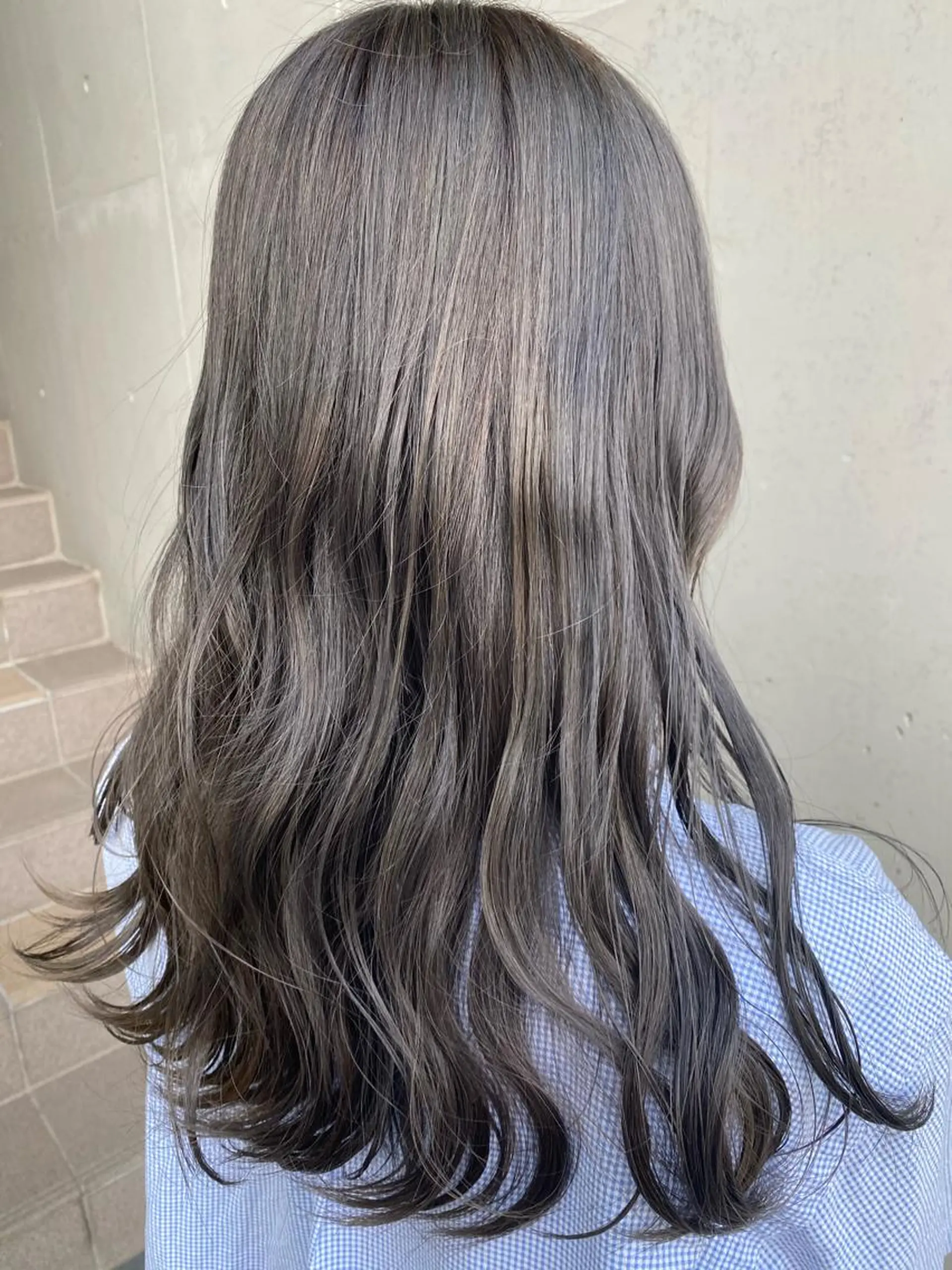 ロング カラー 透明感カラー ヘアカラー トリートメント エクステ／インナー カラー 礒野朱里のヘアスタイル