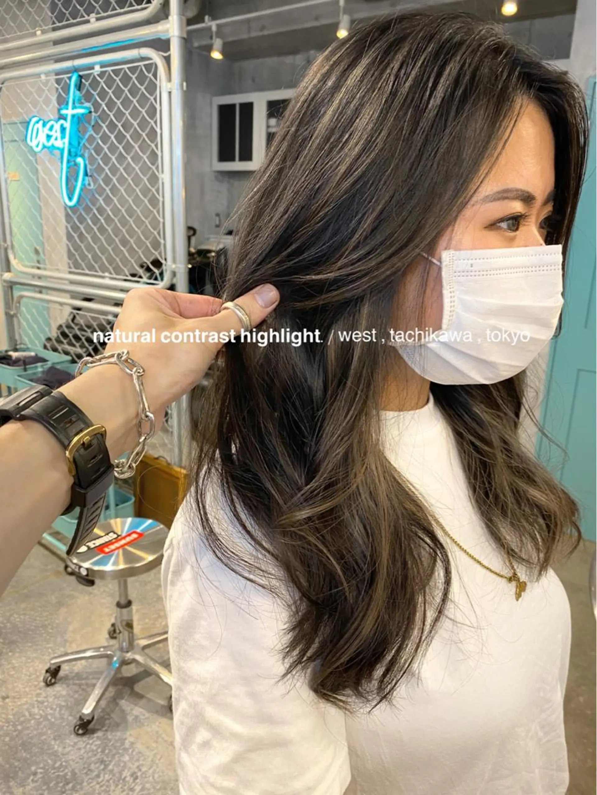 ロング カラー デザインカラー グレージュ ハイライトカラー ハイライト 学生 竹嶌 健吾のヘアスタイル