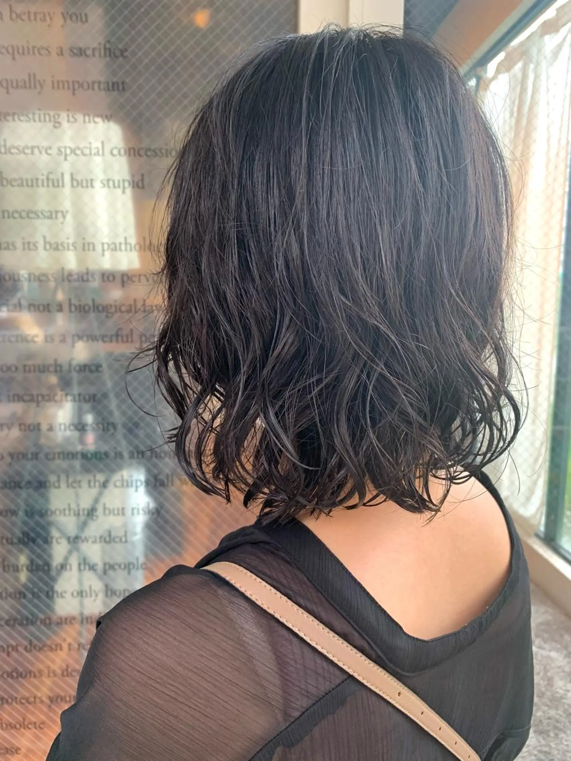 ミディアム ミディアムパーマ ボブ ヘアカラー トリートメント 園 冬稀のヘアスタイル