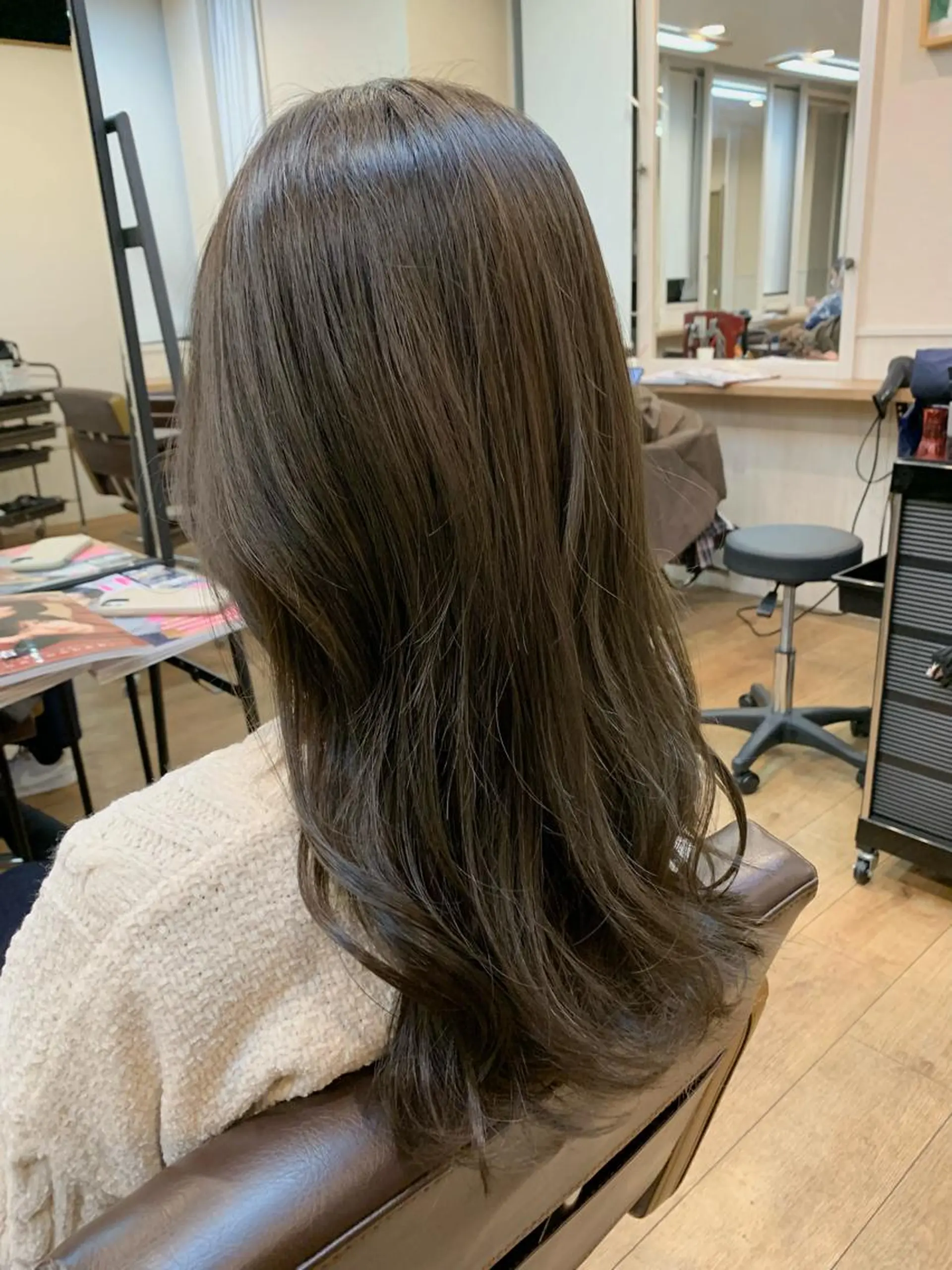 ロング カラー グレージュ オリーブグレージュ オリーブグレー yuri🌼 NUMBER 天王寺のヘアスタイル