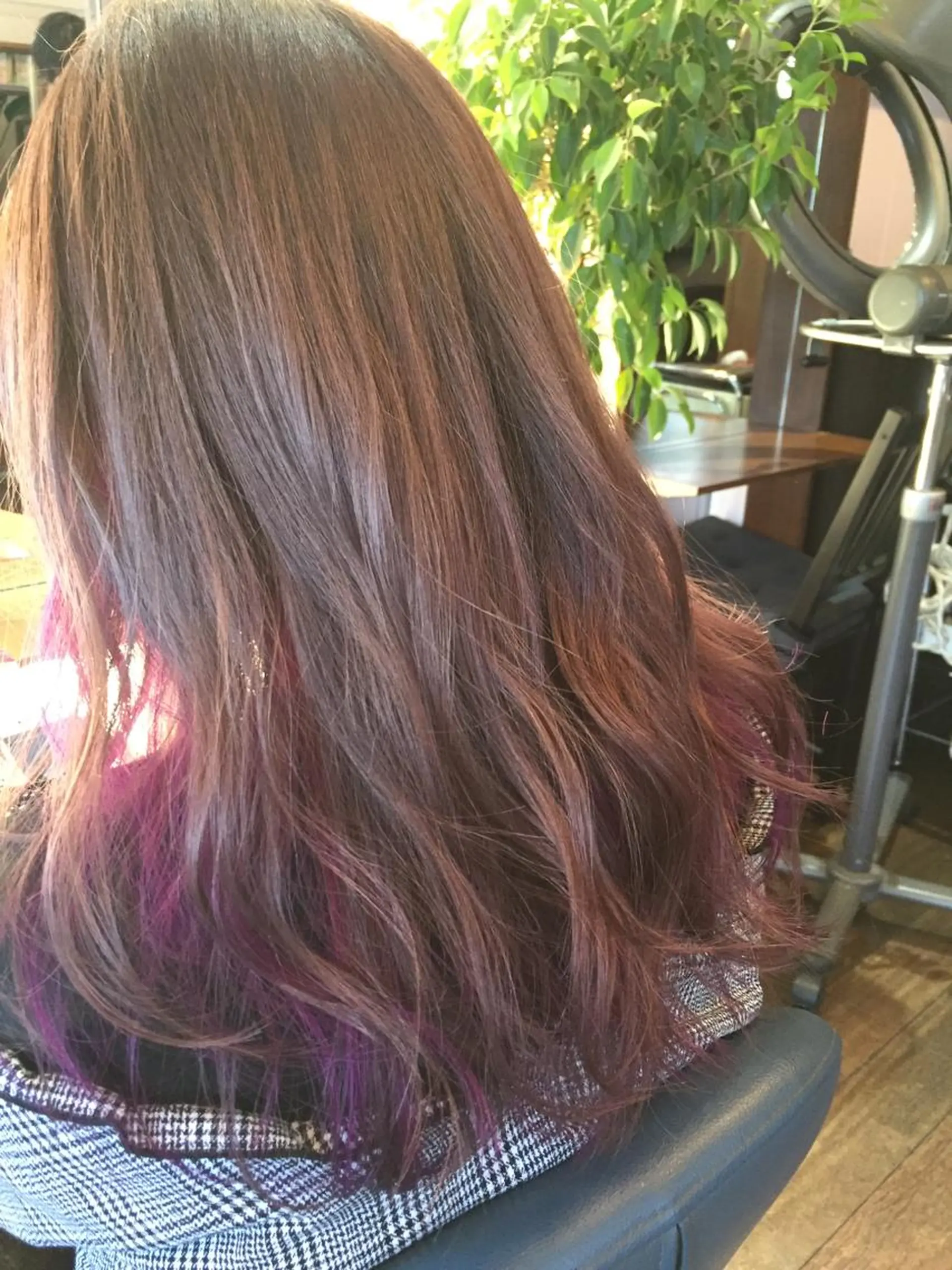 セミロング カラー グラデーションカラー グレージュ パープルカラー 原宿サロン代表 デザインカラー伊藤卓のヘアスタイル