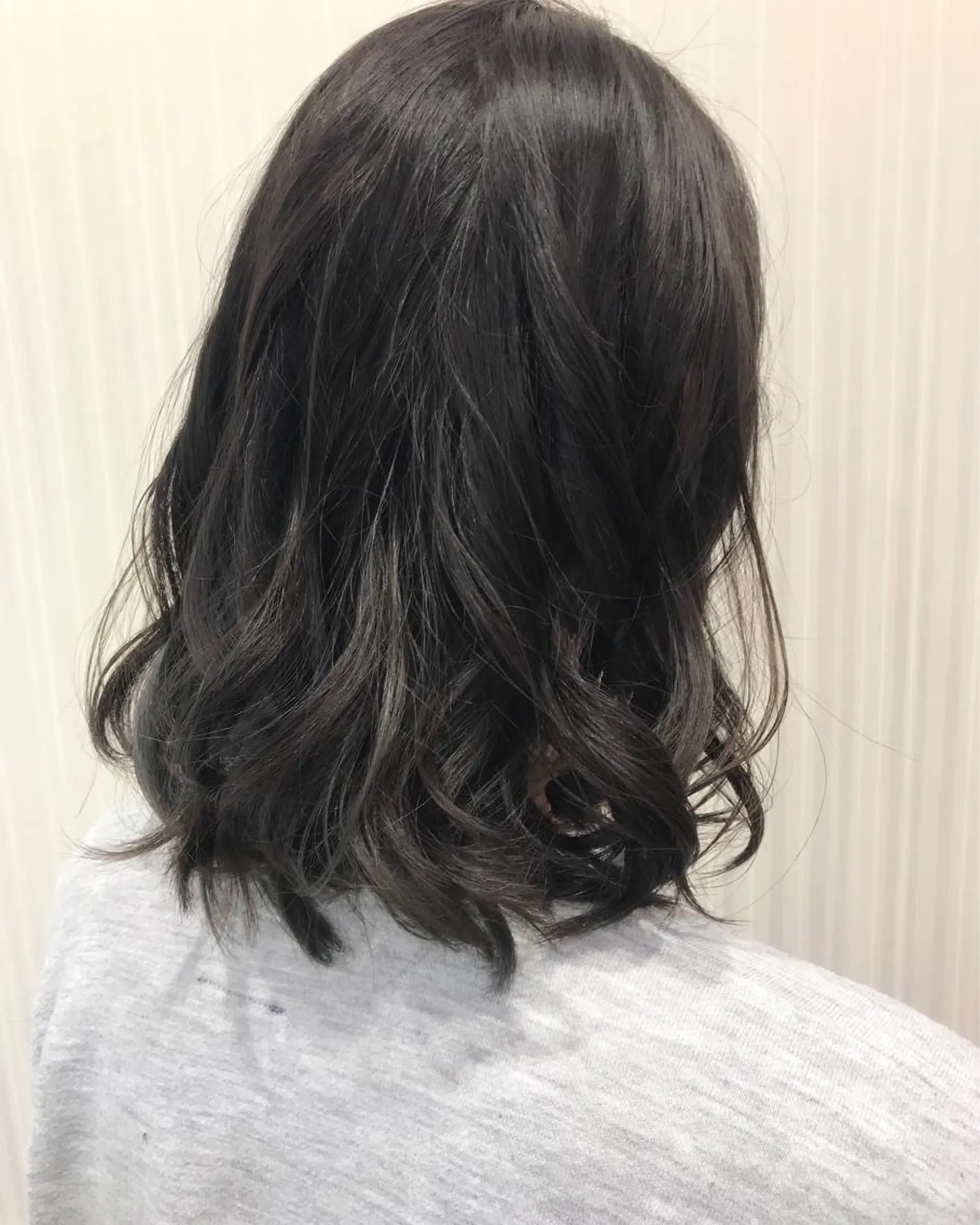 ミディアム カラー アッシュ アッシュグレー ブリーチ インナーカラー 中川 拓弥のヘアスタイル