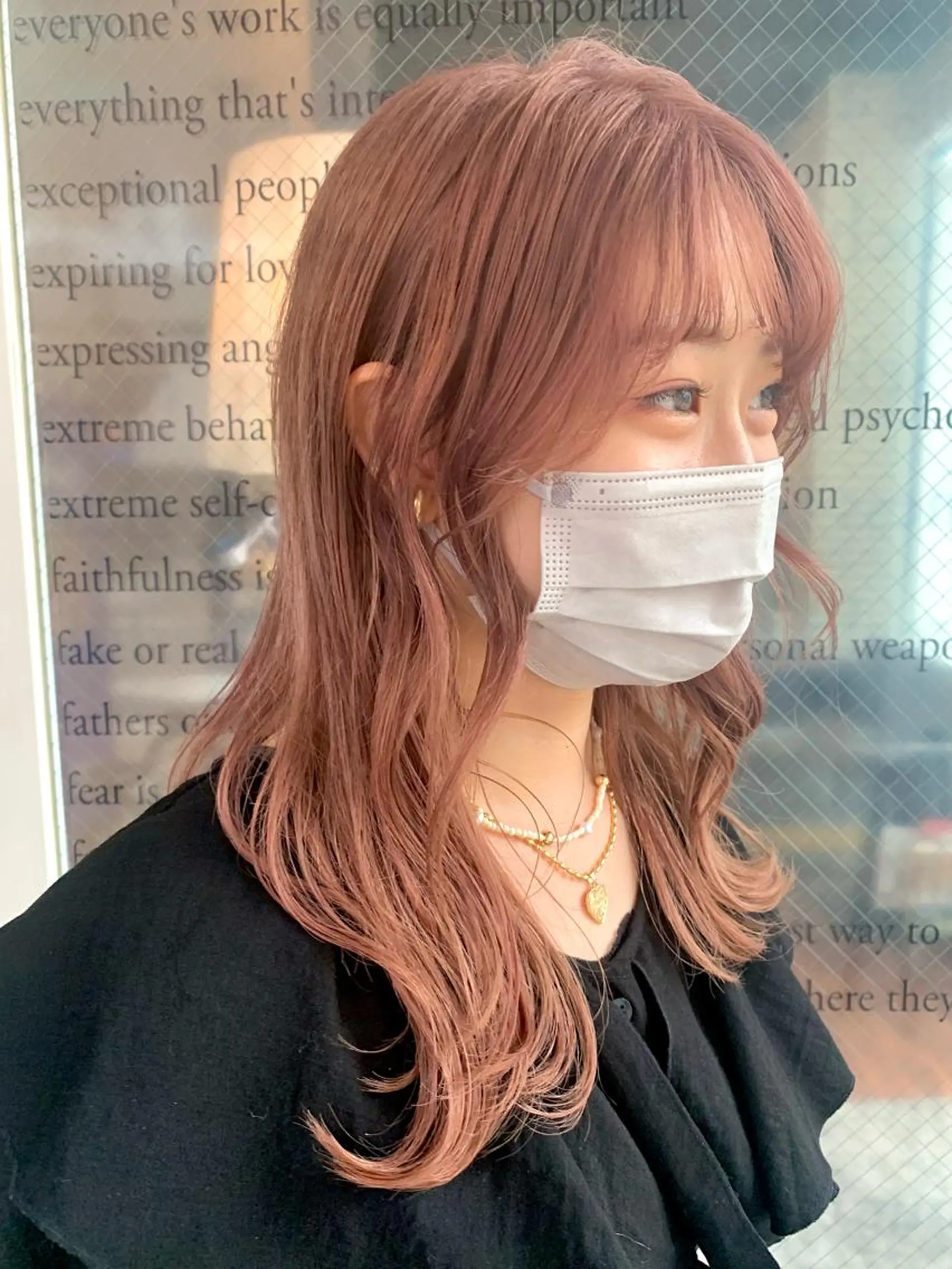 ミディアム カラー ベージュカラー ブリーチ 透明感カラー ピンクカラー ピンクベージュ カット ヘアカラー トリートメント 園 冬稀のヘアスタイル