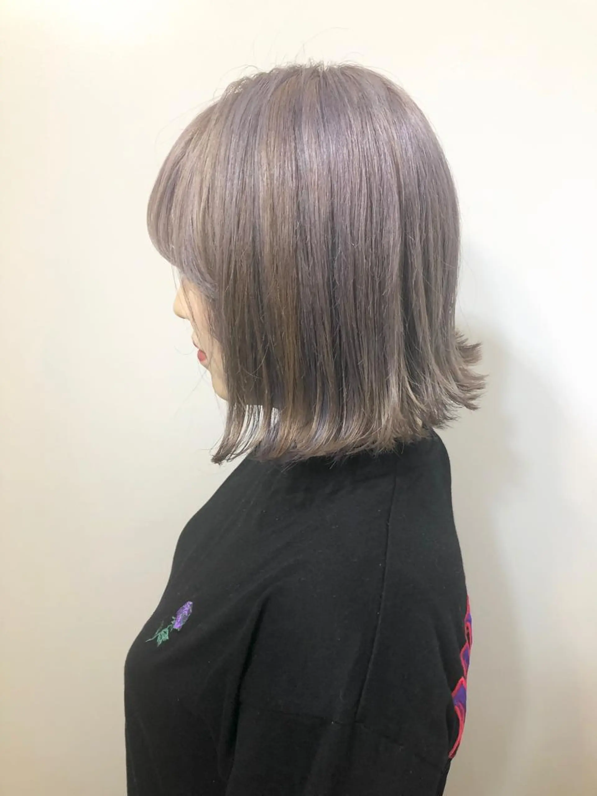 ミディアム カラー ブリーチ ラベンダーカラー 女性リピ90%🍨 🩷佐藤みずきのヘアスタイル