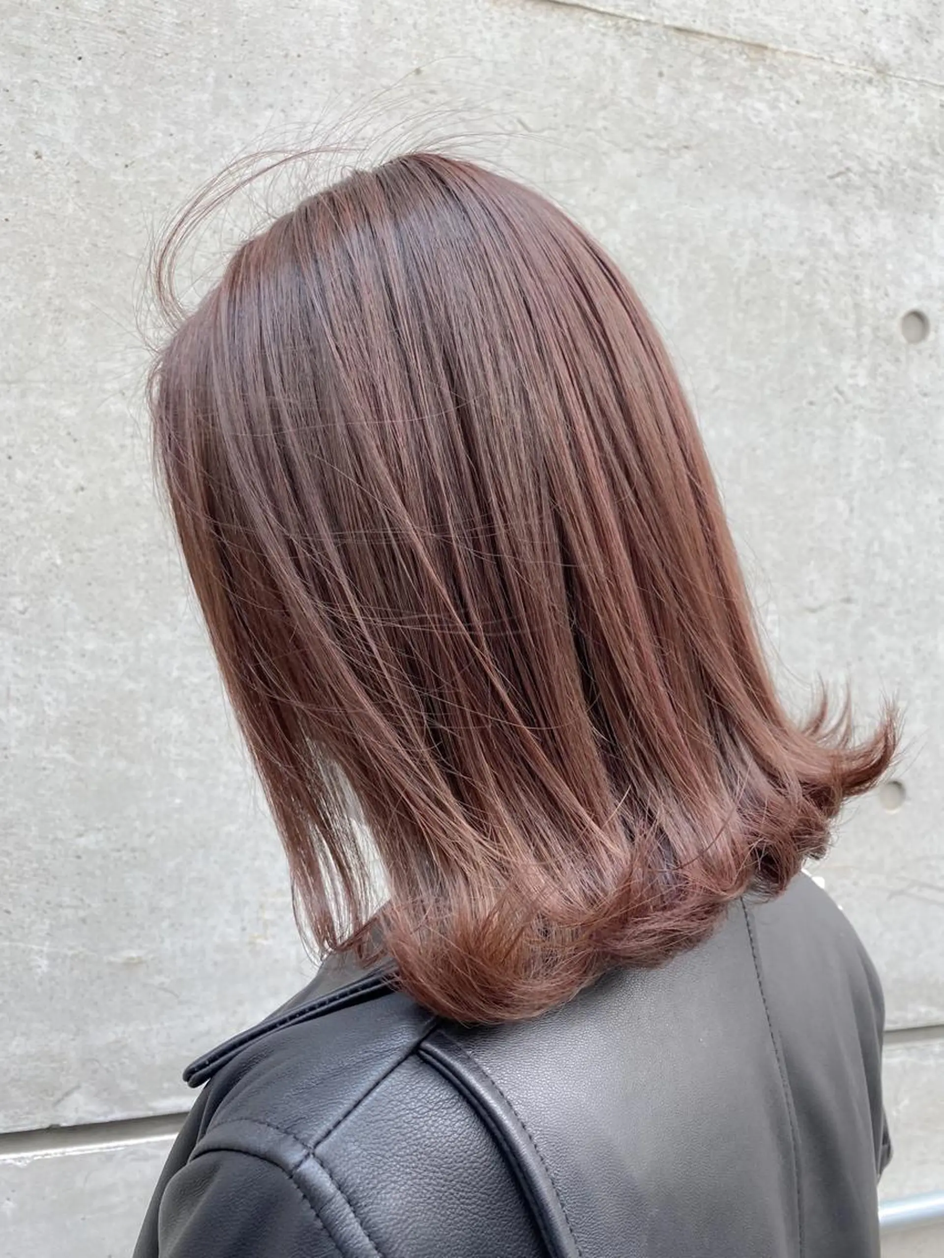 ミディアム カラー ベージュカラー ハイライトカラー ピンクカラー ピンクベージュ ハイライト SALOWIN神戸三宮East店所属・【透明感、艶髪】西村 有司のヘアスタイル