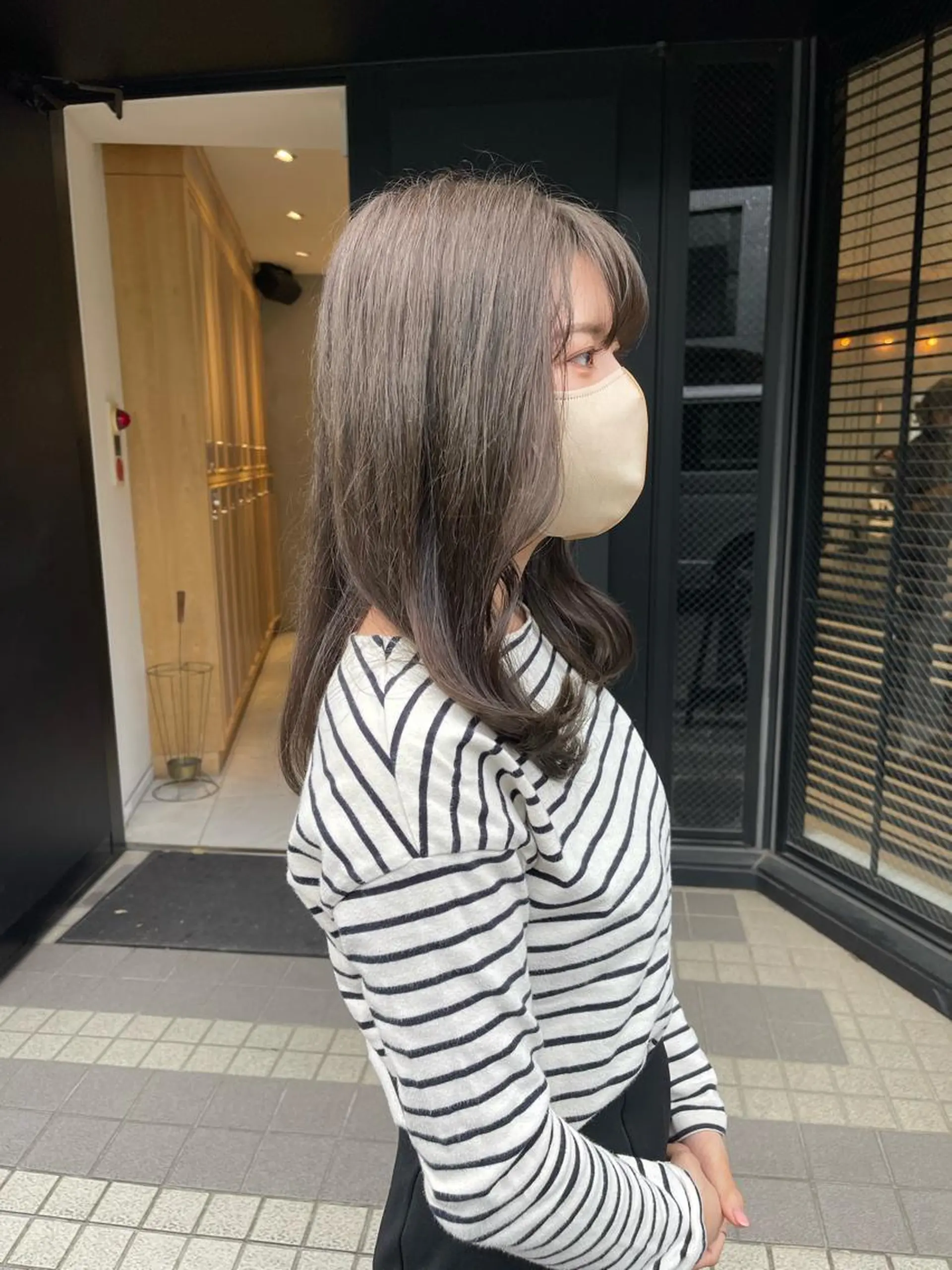 セミロング カラー オリーブグレー ヘアカラー トリートメント ヘッドスパ ヘアセット ラベンダー/レイヤー スタイル🤎mamiのヘアスタイル