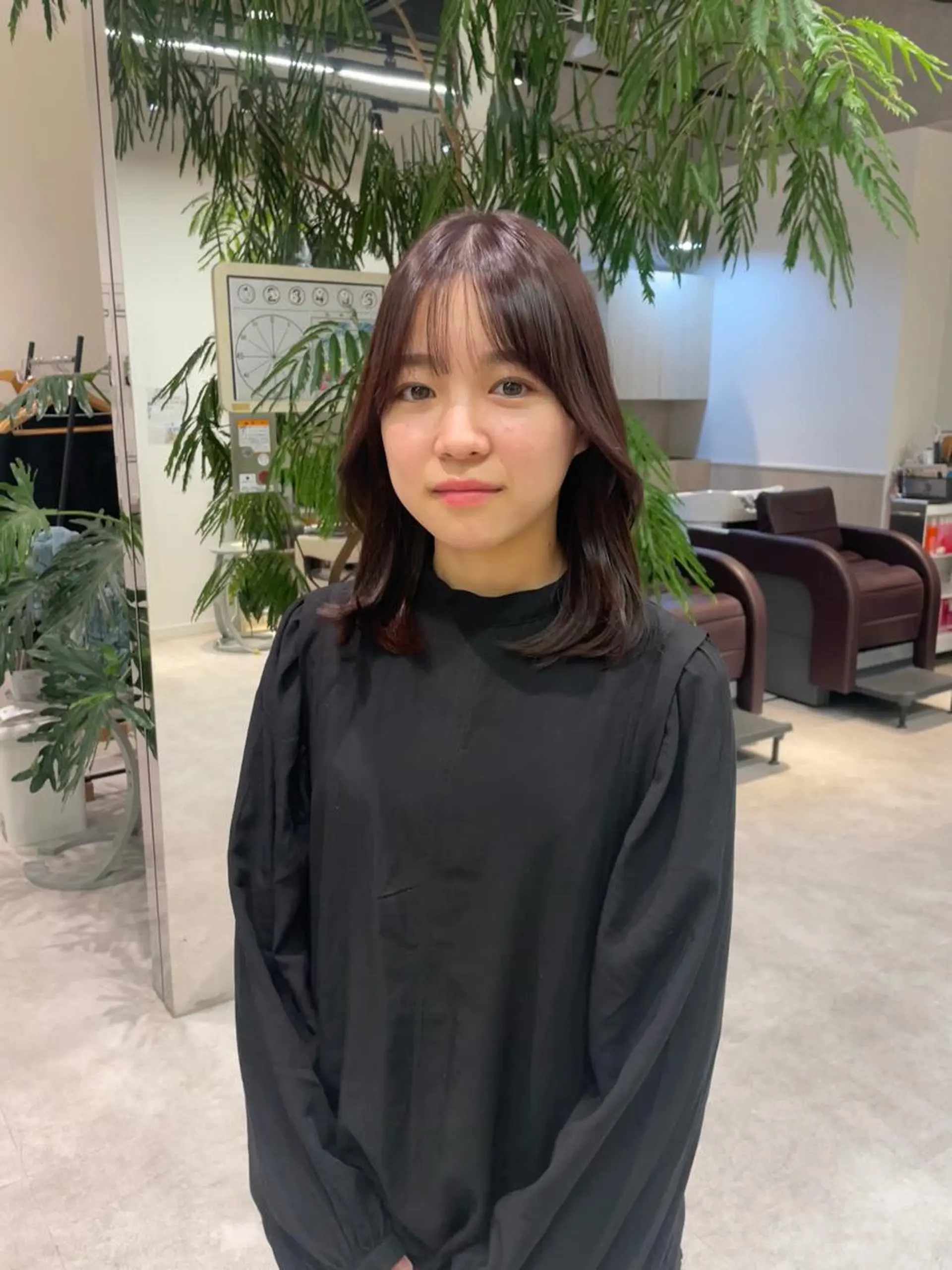 ミディアム ヘアカラー レイヤー/顔まわり カット/地毛風カラーのヘアスタイル