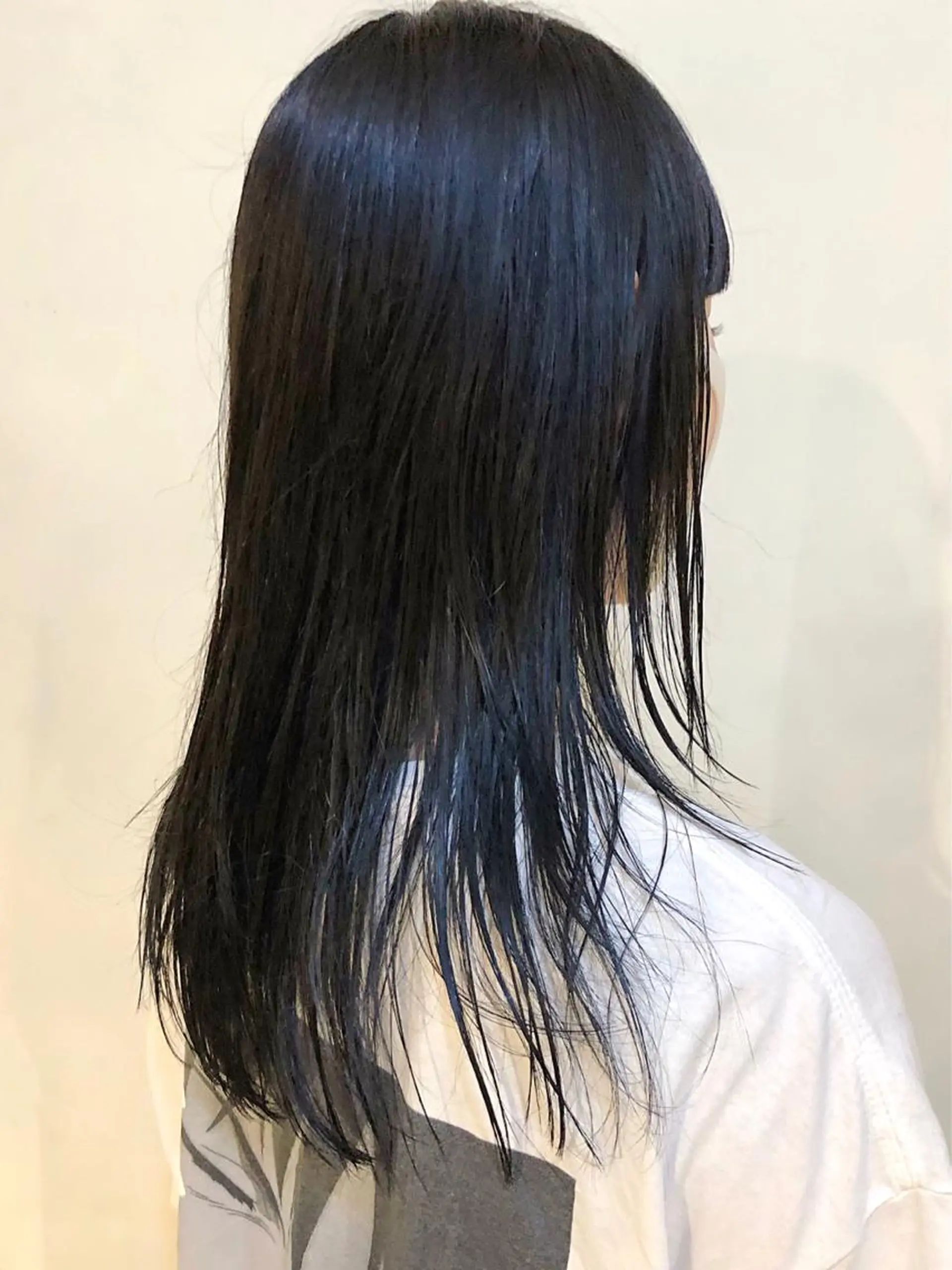 ミディアム カラー 黒髪 ブリーチ ブルーカラー ブルーブラック ダブルカラー カット ヘアカラー トリートメント SALOWIN所属・ブリーチ✨ ボブ✨レイヤーのヘアスタイル