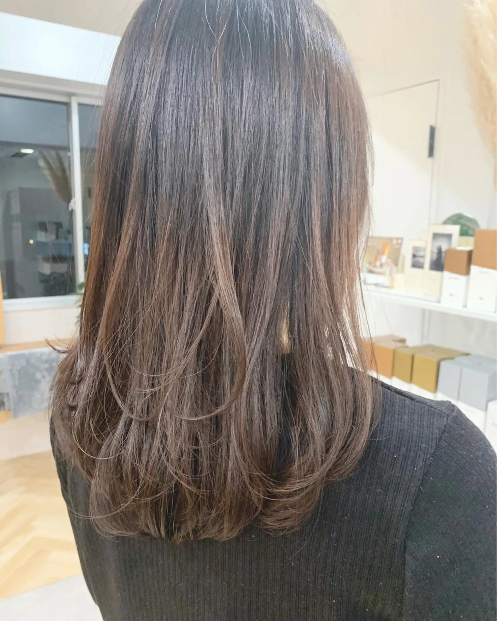 ミディアム 斉藤 未佳のヘアスタイル